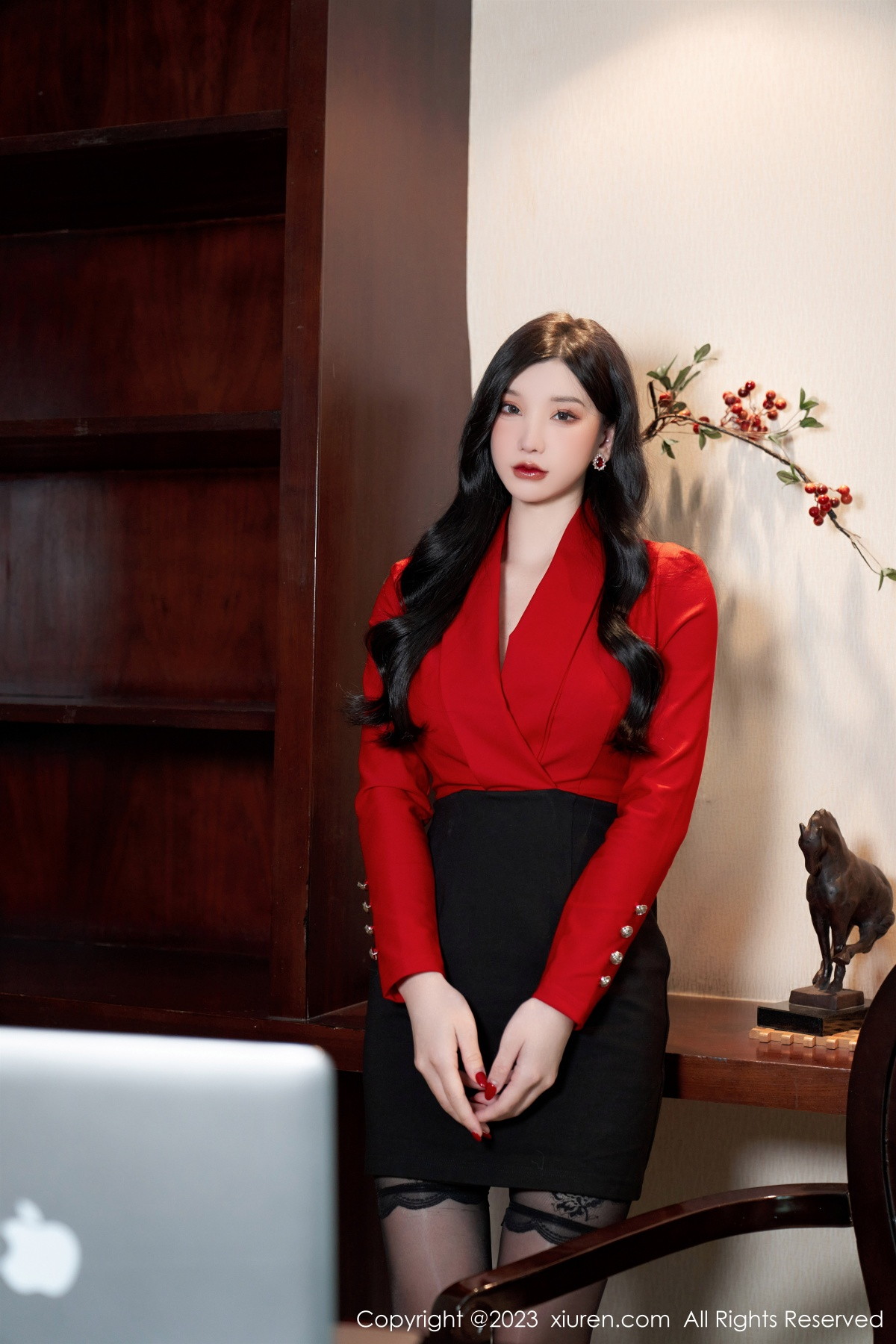 Xgyw.Net_XiuRen第6101期_女神周于希Sally办公室秘密主题脱制服露黑色蕾丝内衣诱惑写真84P