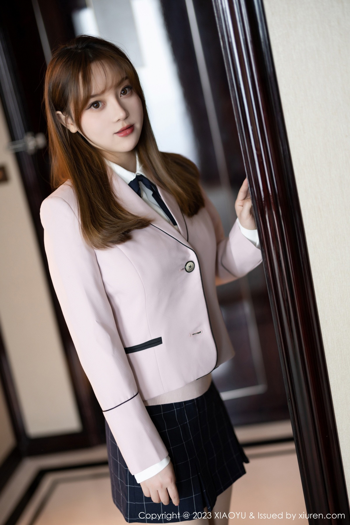 Xgyw.Net_[XiaoYu画语界]Vol.943_模特豆瓣酱半脱露性感白T配超薄无内肉丝秀丰满身材诱惑写真84P
