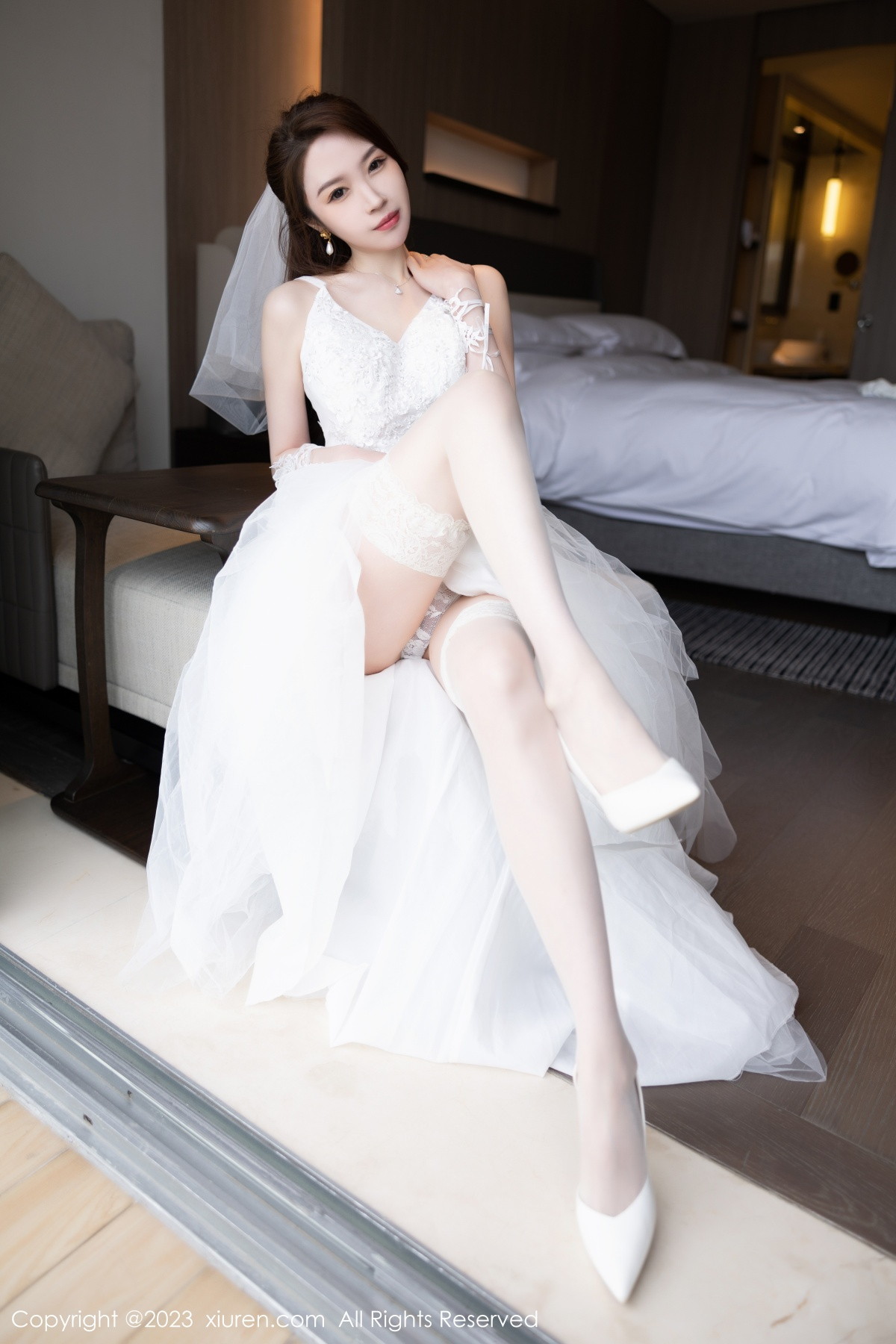 Xgyw.Net_XiuRen第6120期_模特梦心玥性感白色婚纱服饰配白丝袜秀高挑身姿迷人诱惑写真87P