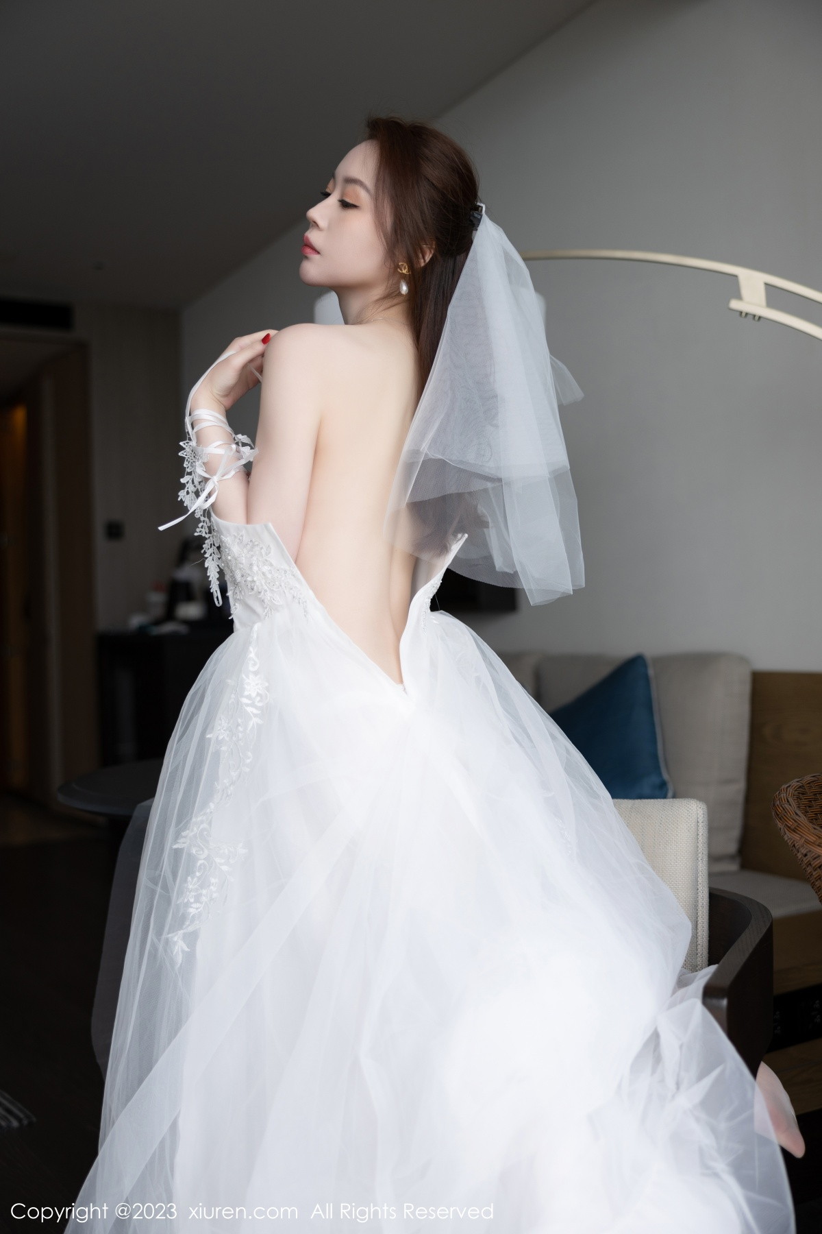 Xgyw.Net_XiuRen第6120期_模特梦心玥性感白色婚纱服饰配白丝袜秀高挑身姿迷人诱惑写真87P