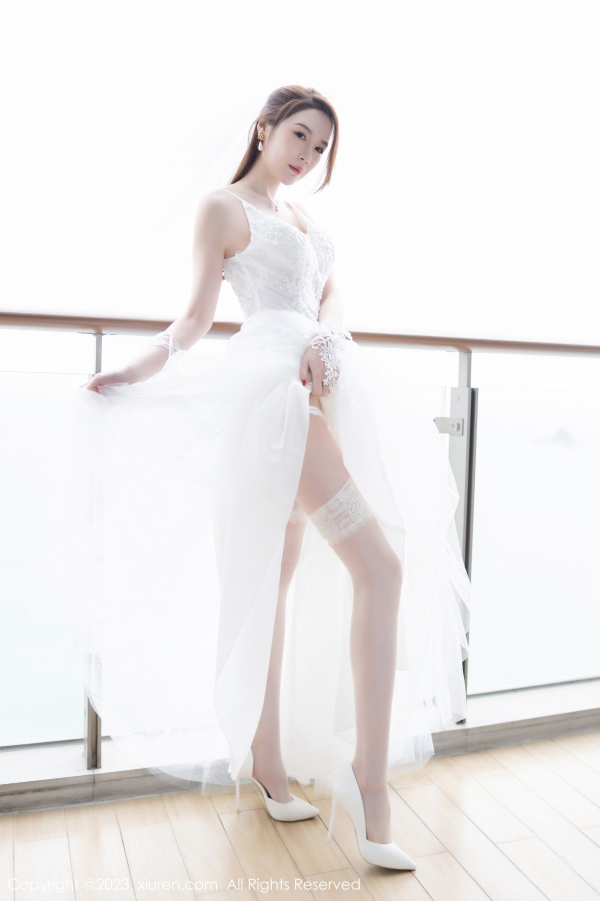 Xgyw.Net_XiuRen第6120期_模特梦心玥性感白色婚纱服饰配白丝袜秀高挑身姿迷人诱惑写真87P
