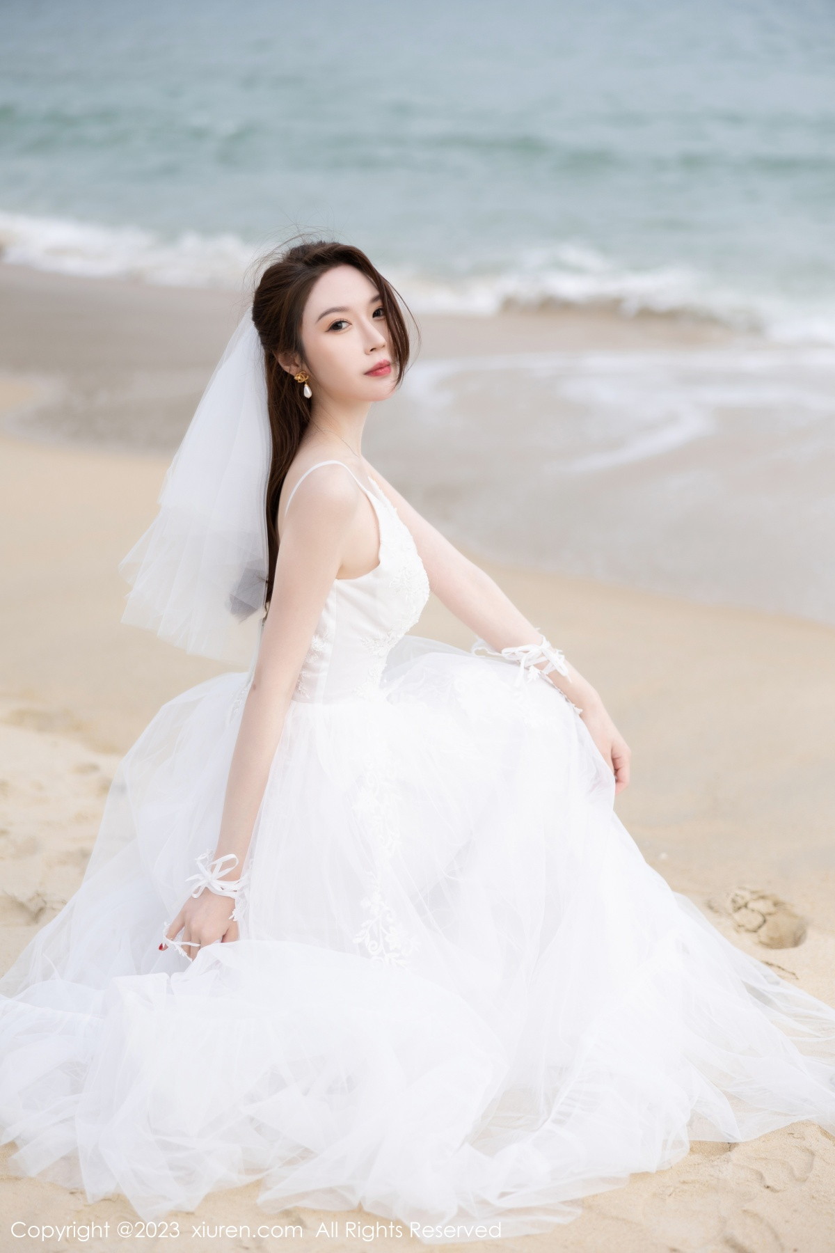 Xgyw.Net_XiuRen第6120期_模特梦心玥性感白色婚纱服饰配白丝袜秀高挑身姿迷人诱惑写真87P