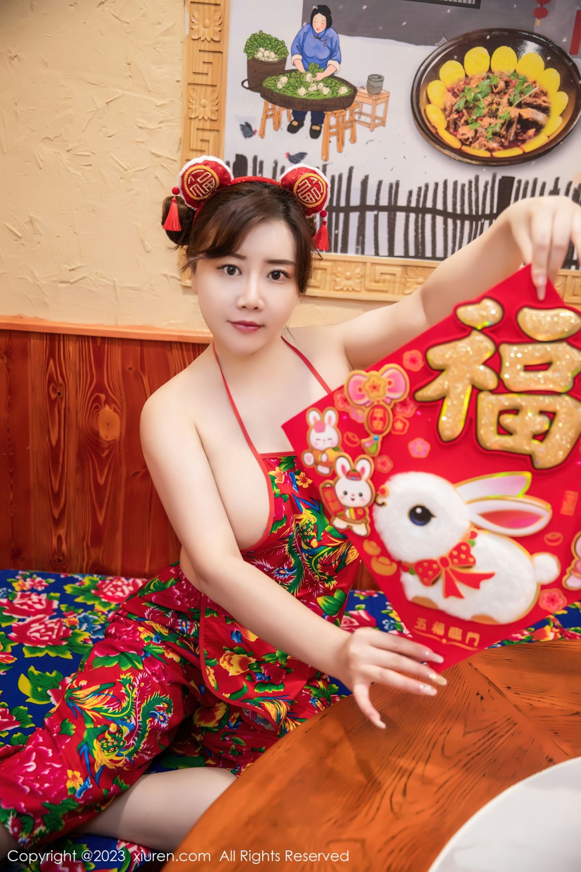 Xgyw.Net_XiuRen第6121期_模特王婉悠Queen餐桌场景东北大花布布兜秀惹火身材诱惑写真51P