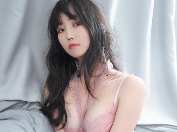 网络青春美女汪知子蜜桃乌龙茶主题私人床上骚扰捆绑粉红蕾丝内衣惹火骚扰写真32P