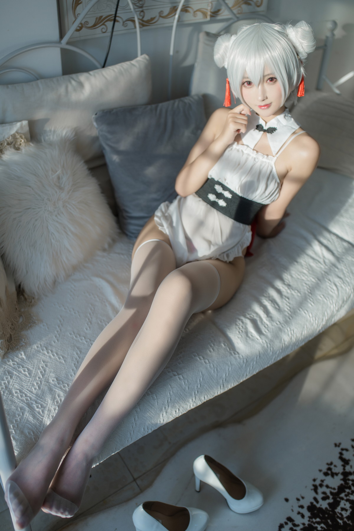 Xgyw.Net_网络美女羽生三未中华厨娘主题私房性感白色薄纱围裙配白丝袜秀美腿诱惑写真31P