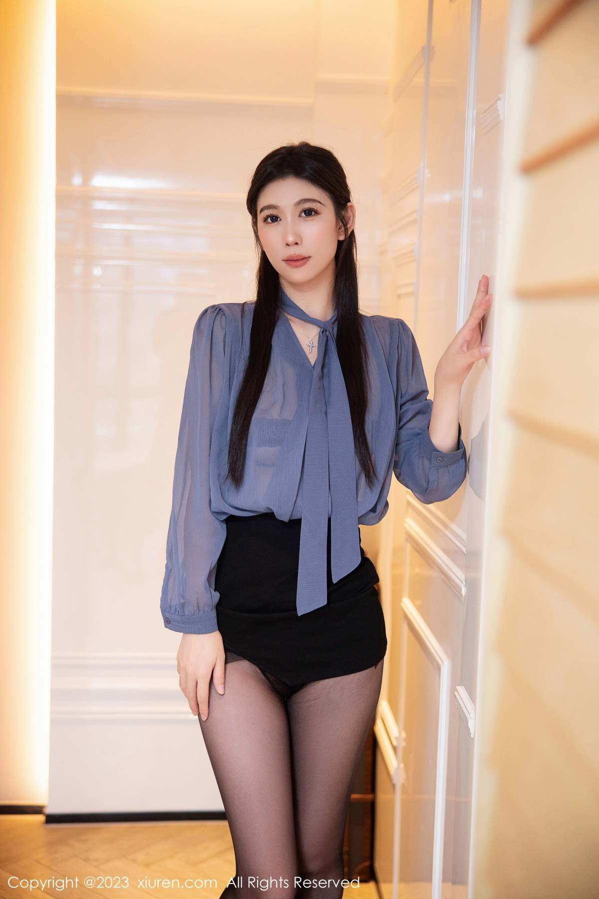 Xgyw.Net_XiuRen第6122期_模特李雅柔蓝色薄纱上衣配黑短裙露黑色内衣超薄黑丝诱惑写真62P