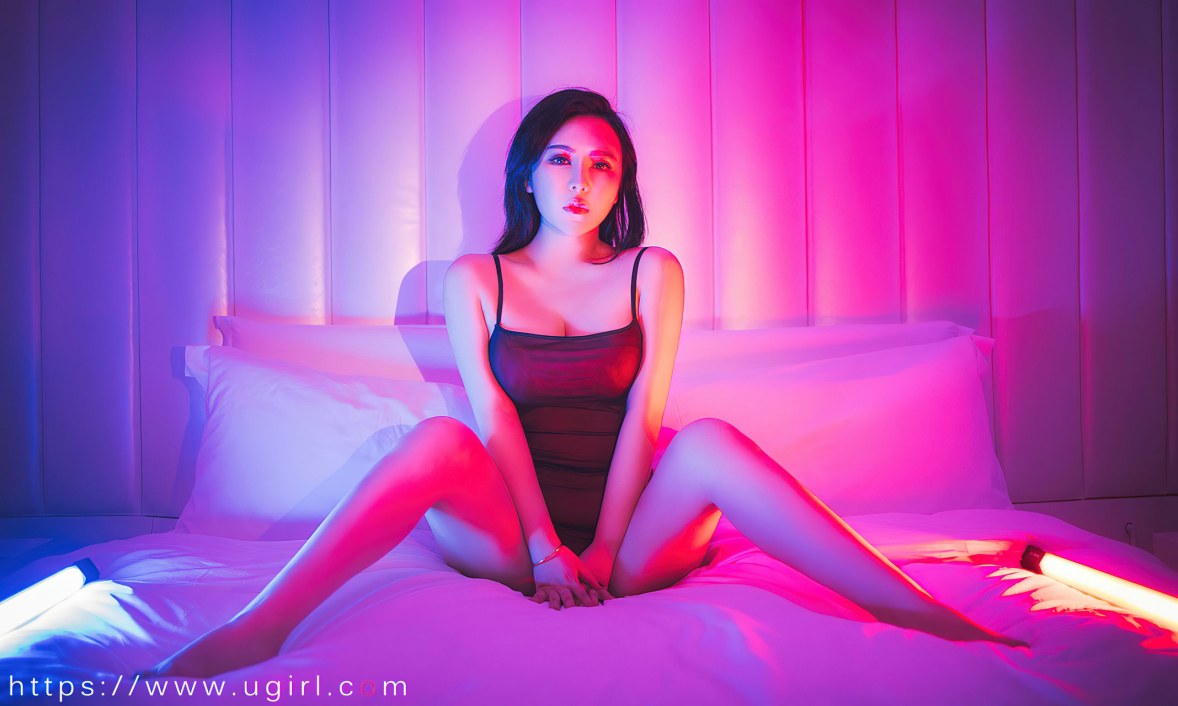 Xgyw.Net_[Ugirls爱尤物]No.2499_模特伊诺私房低胸吊裙 浴室白衬衫湿身秀丰满身材诱惑写真35P