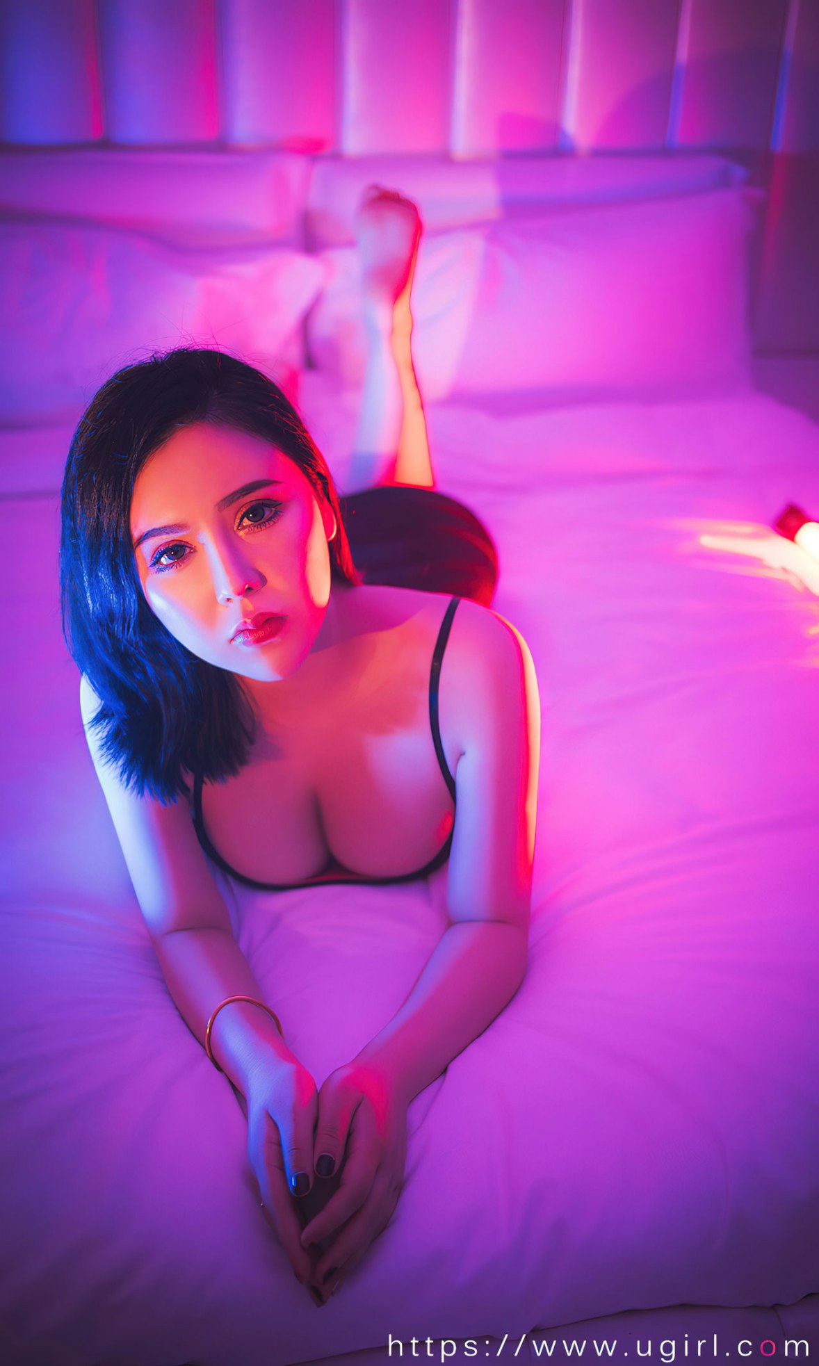 Xgyw.Net_[Ugirls爱尤物]No.2499_模特伊诺私房低胸吊裙 浴室白衬衫湿身秀丰满身材诱惑写真35P