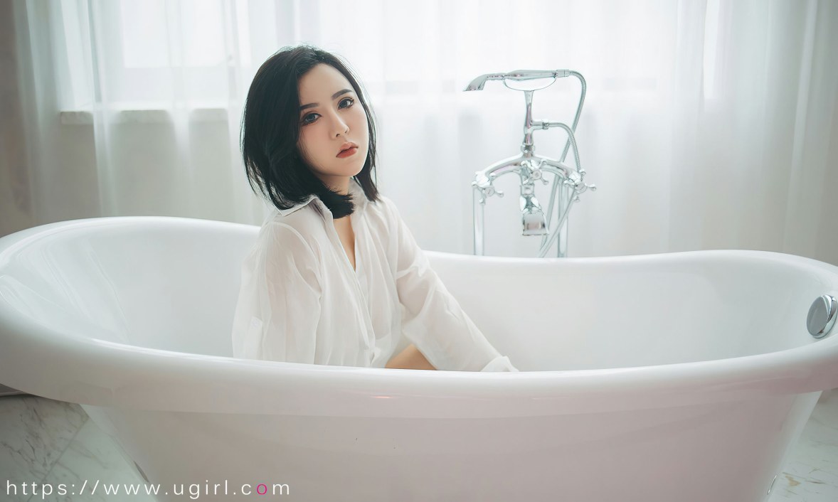 Xgyw.Net_[Ugirls爱尤物]No.2499_模特伊诺私房低胸吊裙 浴室白衬衫湿身秀丰满身材诱惑写真35P