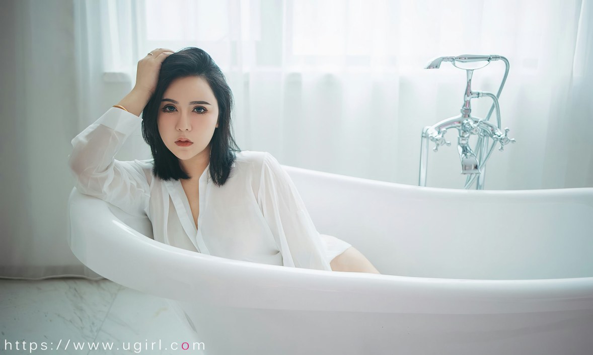 Xgyw.Net_[Ugirls爱尤物]No.2499_模特伊诺私房低胸吊裙 浴室白衬衫湿身秀丰满身材诱惑写真35P