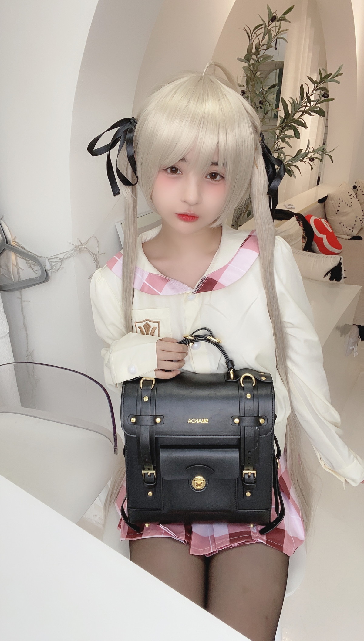 Xgyw.Net_网络美女桜井宁宁穹妹主题半脱露性感白色内衣配超薄黑丝秀翘臀美腿诱惑写真99P