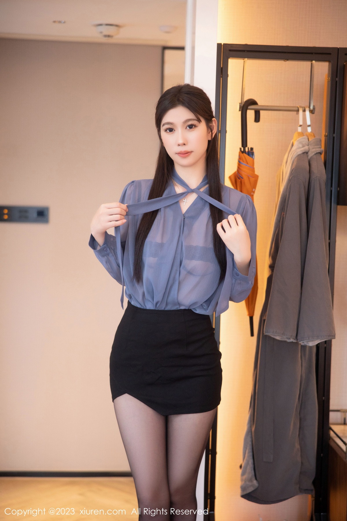 Xgyw.Net_XiuRen第6122期_模特李雅柔蓝色薄纱上衣配黑短裙露黑色内衣超薄黑丝诱惑写真62P