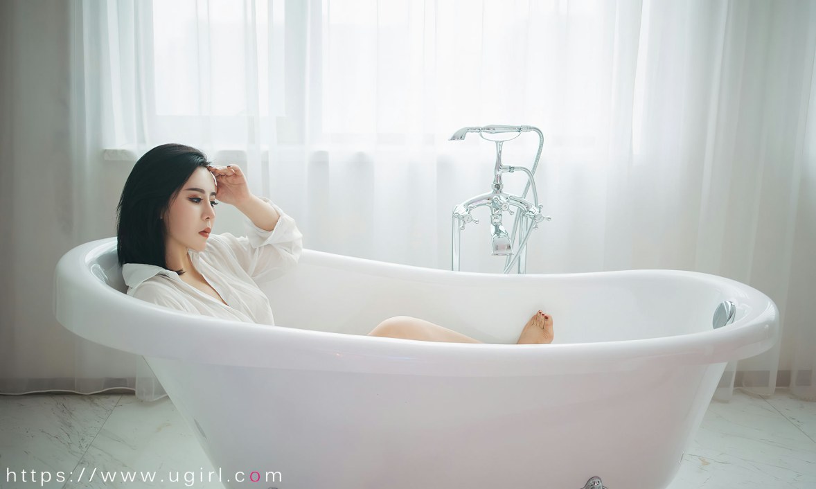 Xgyw.Net_[Ugirls爱尤物]No.2499_模特伊诺私房低胸吊裙 浴室白衬衫湿身秀丰满身材诱惑写真35P