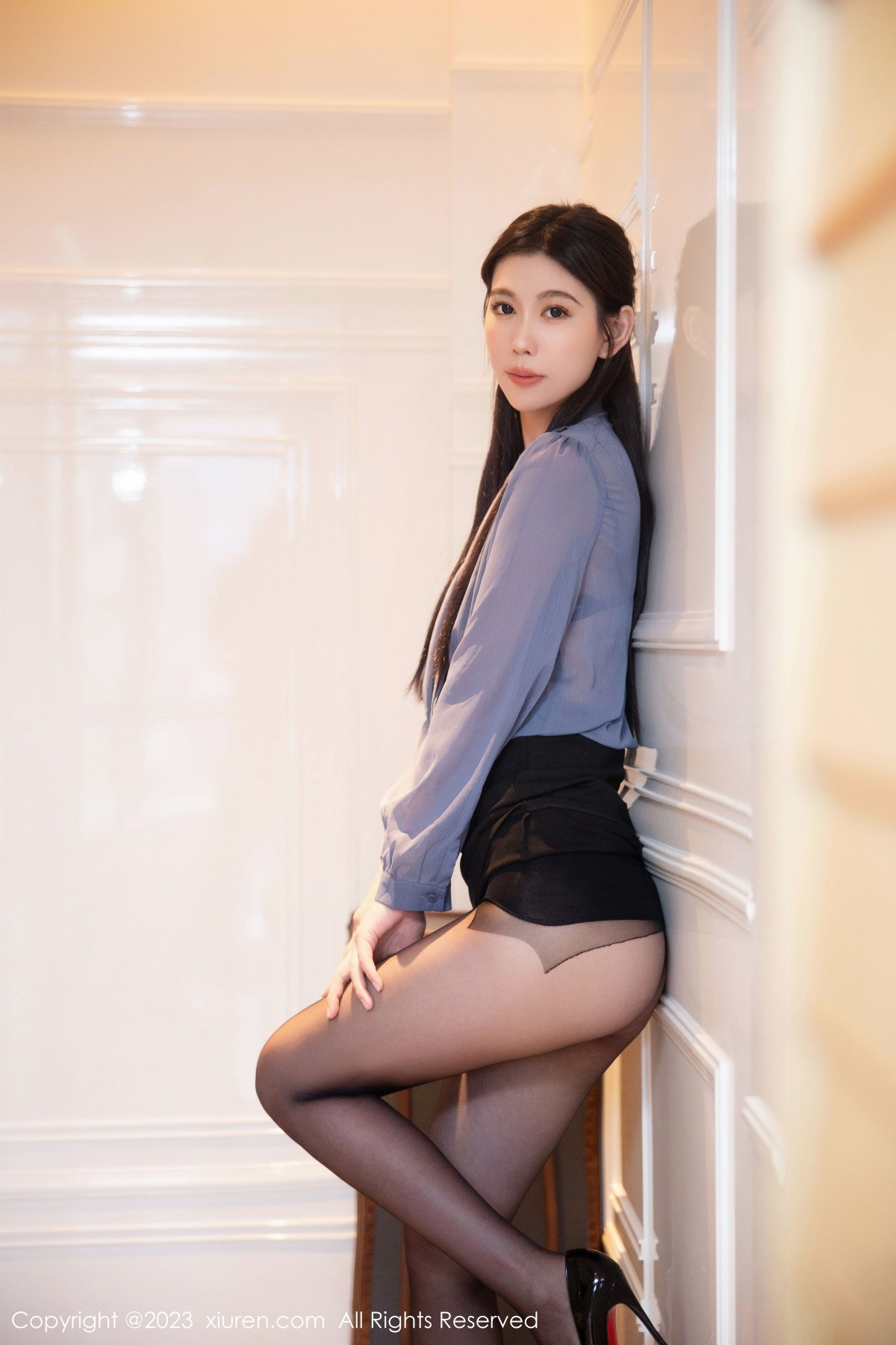 Xgyw.Net_XiuRen第6122期_模特李雅柔蓝色薄纱上衣配黑短裙露黑色内衣超薄黑丝诱惑写真62P