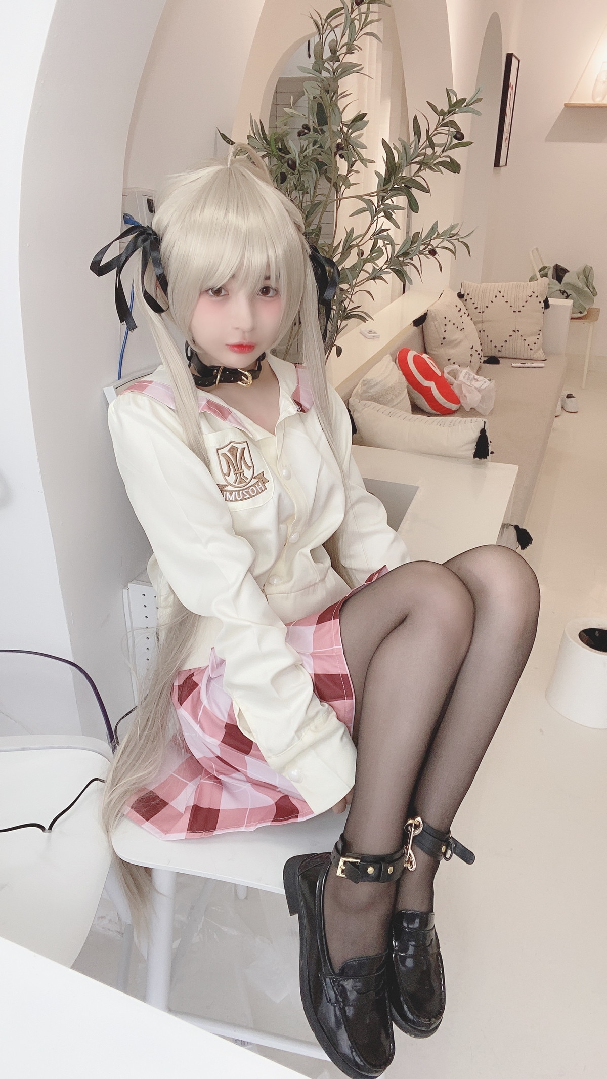 Xgyw.Net_网络美女桜井宁宁穹妹主题半脱露性感白色内衣配超薄黑丝秀翘臀美腿诱惑写真99P