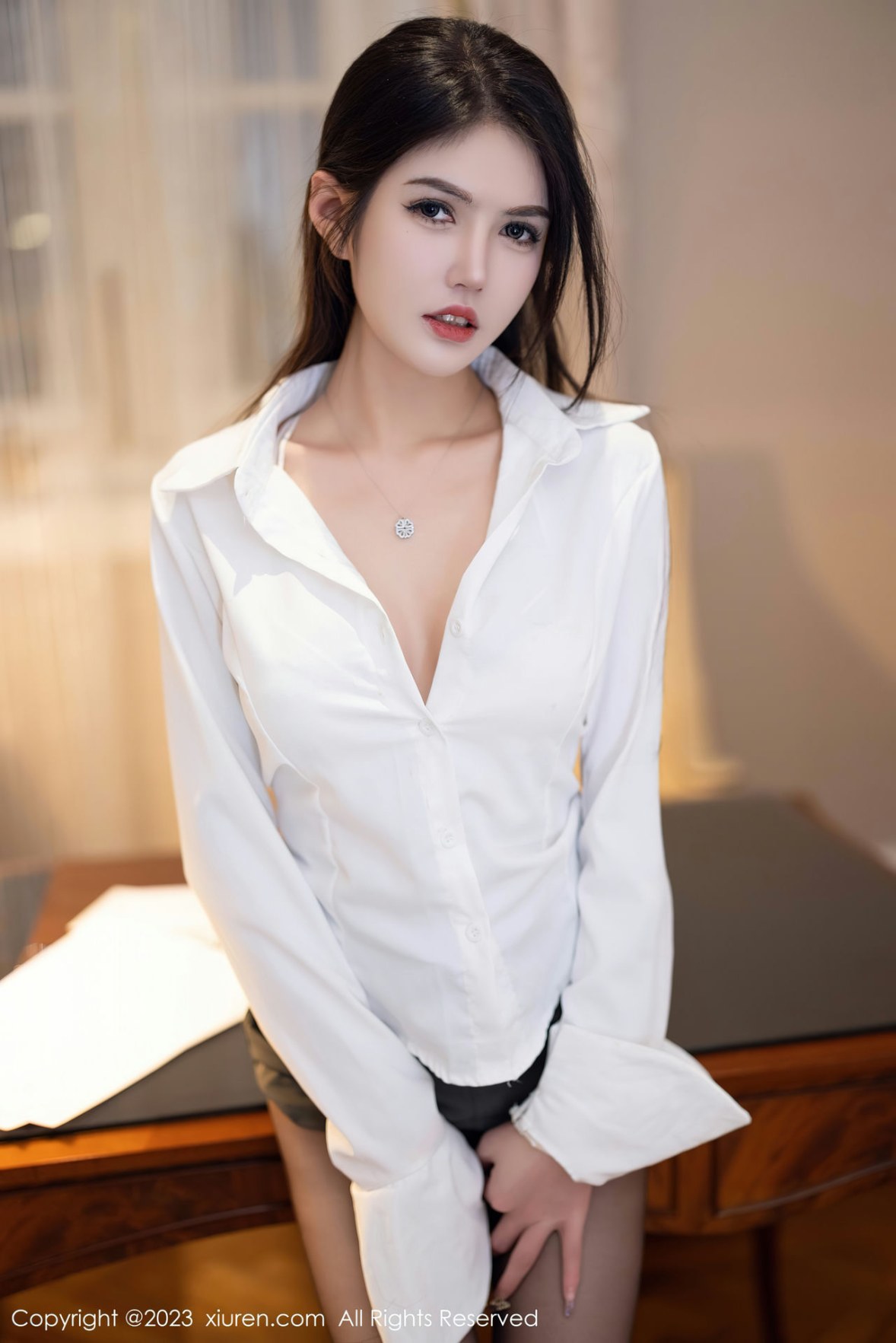 Xgyw.Net_XiuRen第6125期_模特媛媛酱性感白T配黑短裙露白色蕾丝内衣超薄黑丝诱惑写真84P