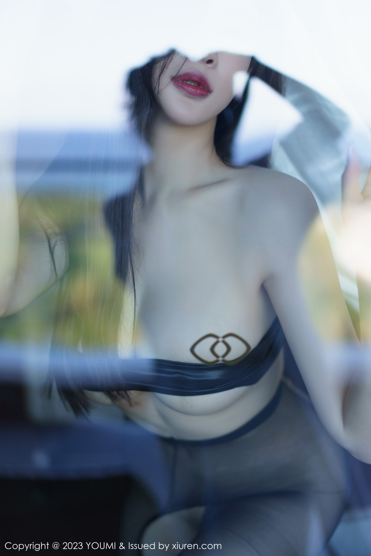 Xgyw.Net_[YouMi尤蜜荟]Vol.890_女神Carol周妍希白色上衣配黑短裙露性感内衣破烂黑丝诱惑写真97P
