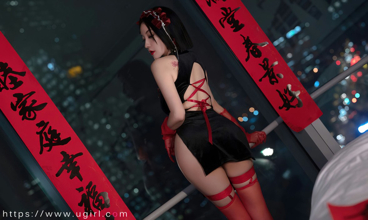 Xgyw.Net_[Ugirls爱尤物]No.2500_模特果儿性感黑色低胸情趣短旗袍配红丝袜秀完美身材诱惑写真35P