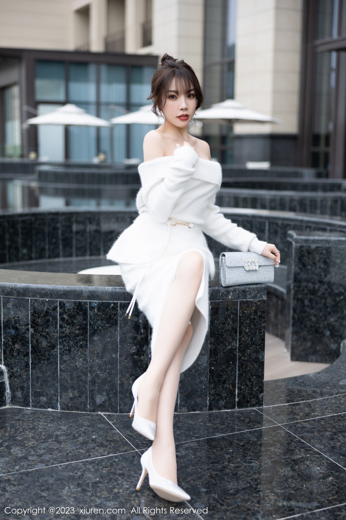 Xgyw.Net_XiuRen第6132期_女神徐莉芝Booty脱露肩连衣长裙露性感白色蕾丝内衣诱惑写真83P
