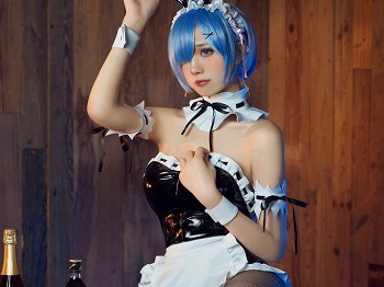 次元少女念雪ww蕾姆兔女郎主题黑色皮质贴身衣配黑色丝袜网袜秀蜜桃臀美腿骚扰写真38P