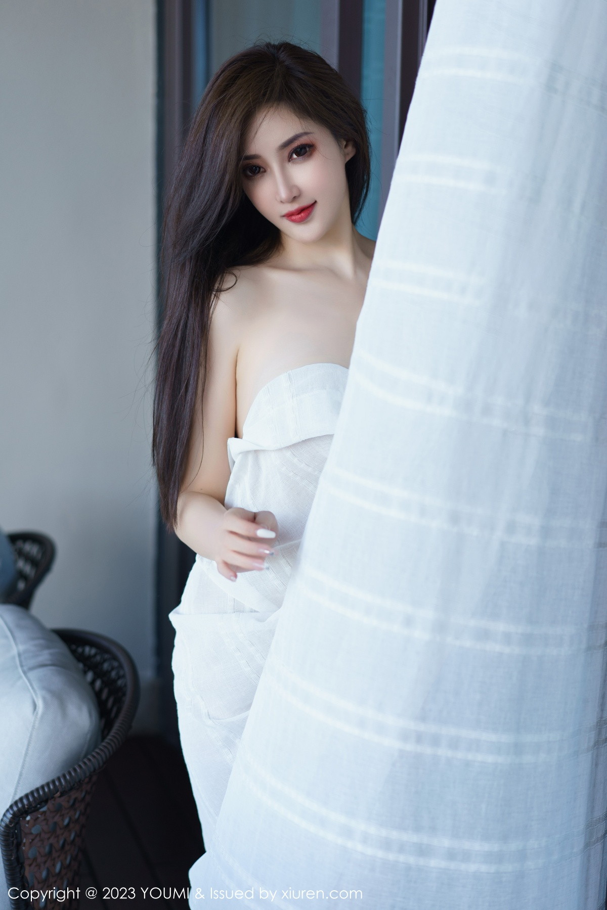 Xgyw.Net_[YouMi尤蜜荟]Vol.890_女神Carol周妍希白色上衣配黑短裙露性感内衣破烂黑丝诱惑写真97P