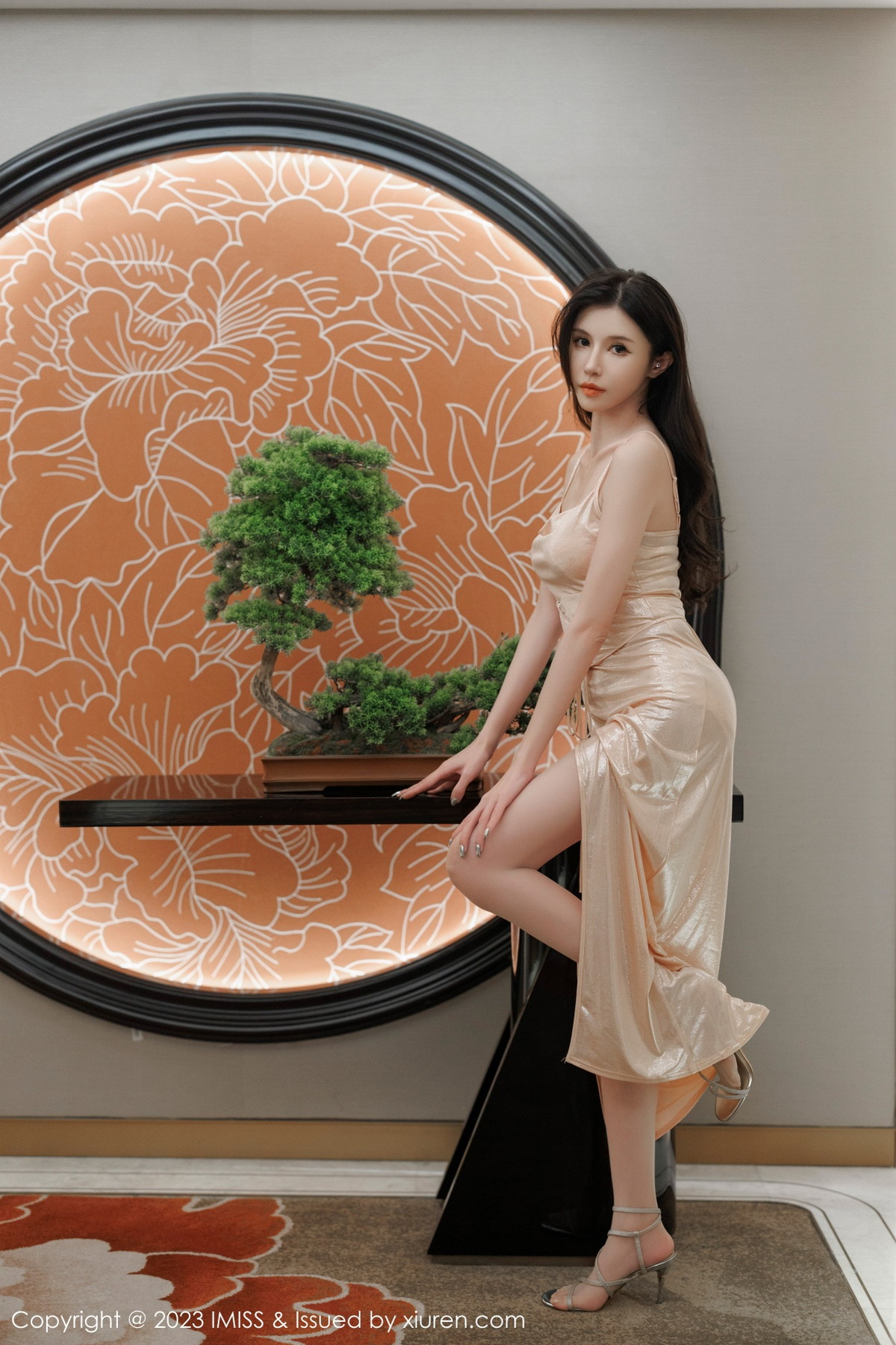 Xgyw.Net_[IMISS爱蜜社]Vol.711_模特泥鳅鳅酒店场景粉色吊带裙露蕾丝内衣配超薄肉丝诱惑写真66P