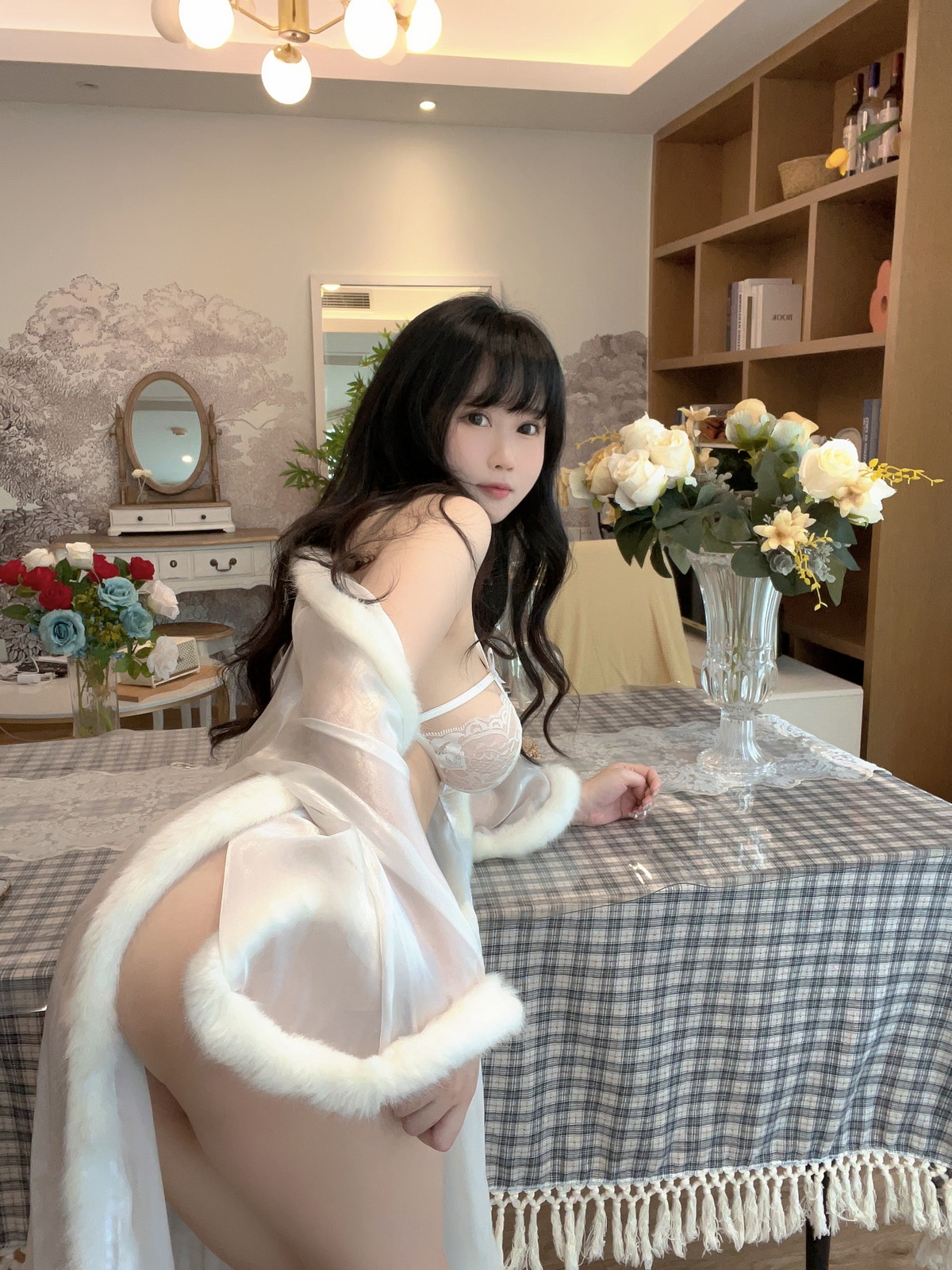Xgyw.Net_蜜桃少女是依酱吖生日礼主题白色情趣内衣 粉色飘带裹身秀惹火身材诱惑写真30P