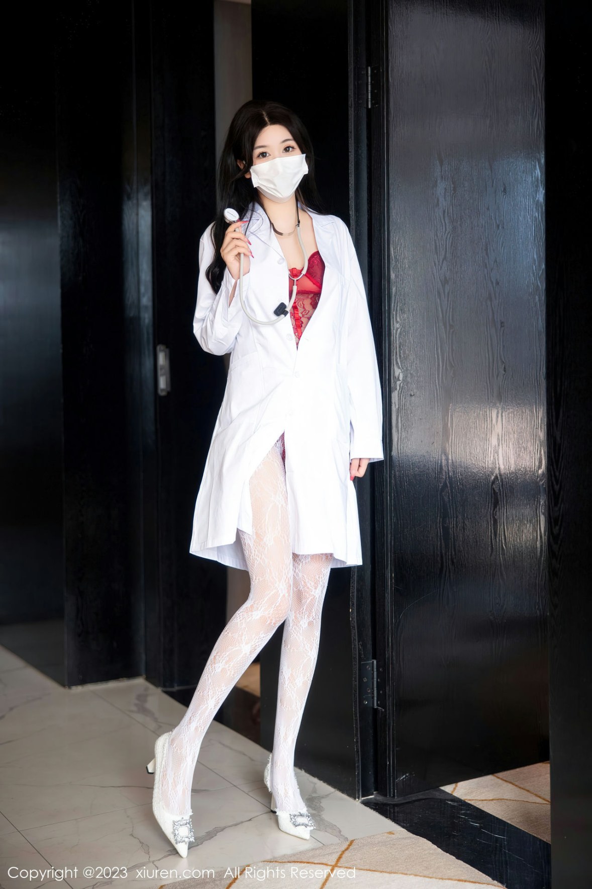 Xgyw.Net_XiuRen第6130期_模特江真真护士服露红色蕾丝内衣配蕾丝袜秀曼妙身姿诱惑写真105P
