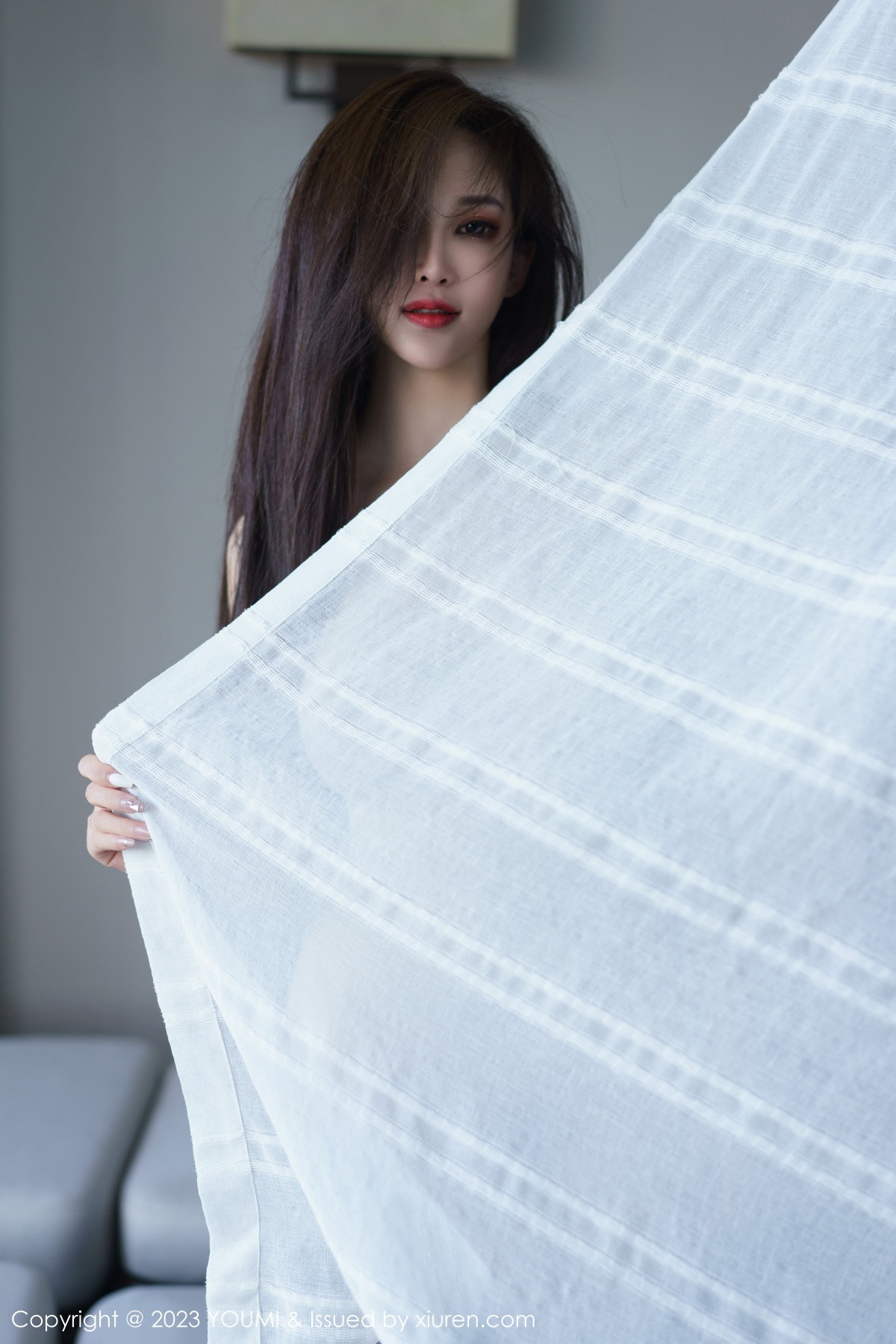 Xgyw.Net_[YouMi尤蜜荟]Vol.890_女神Carol周妍希白色上衣配黑短裙露性感内衣破烂黑丝诱惑写真97P
