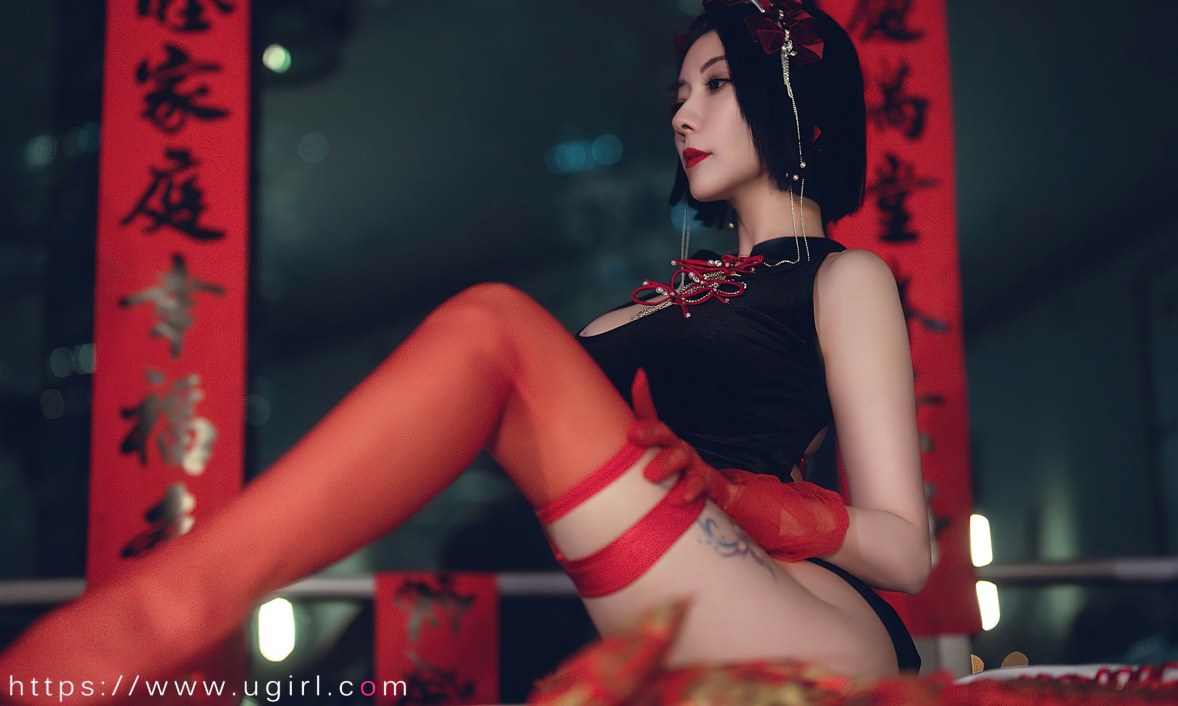 Xgyw.Net_[Ugirls爱尤物]No.2500_模特果儿性感黑色低胸情趣短旗袍配红丝袜秀完美身材诱惑写真35P