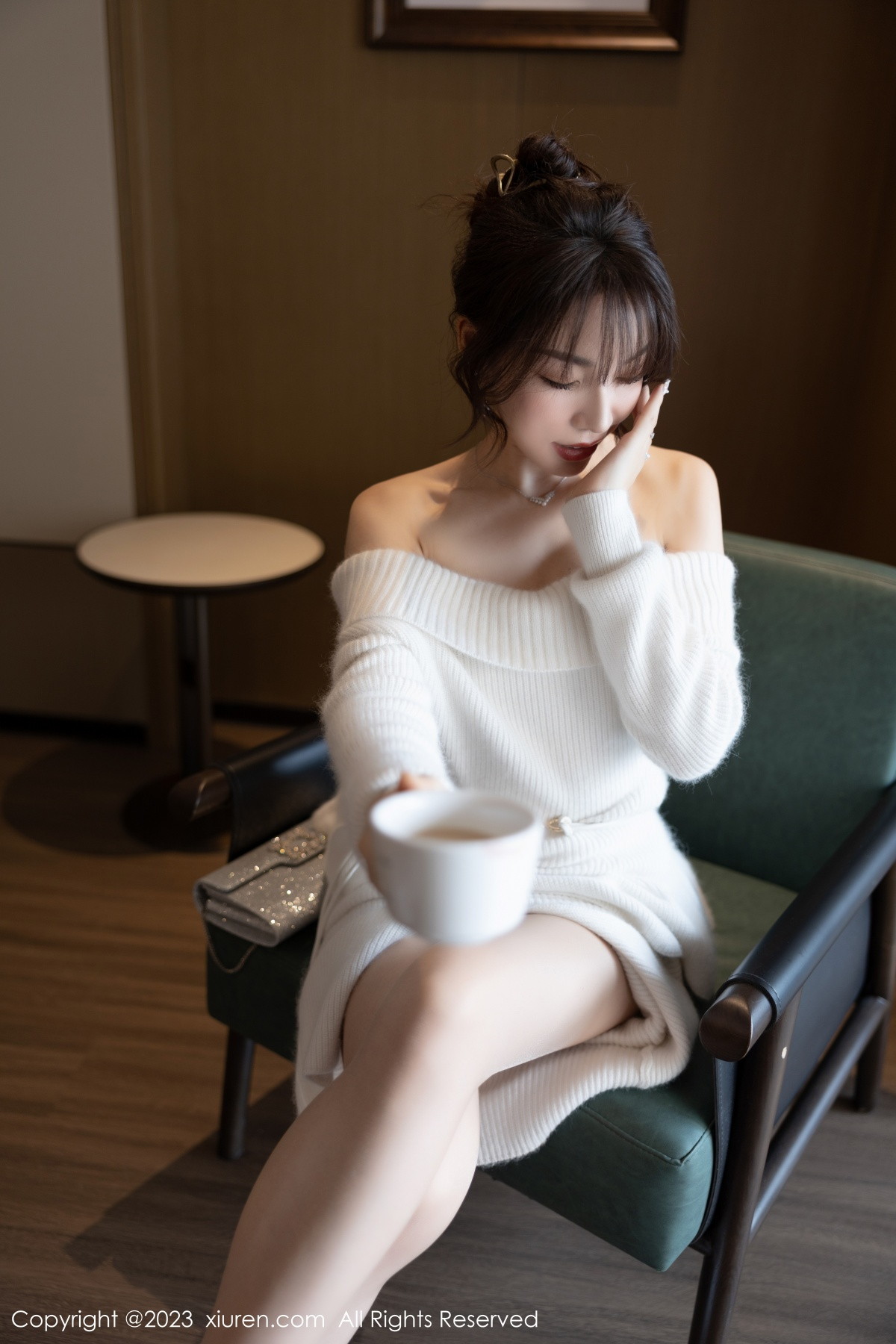 Xgyw.Net_XiuRen第6132期_女神徐莉芝Booty脱露肩连衣长裙露性感白色蕾丝内衣诱惑写真83P