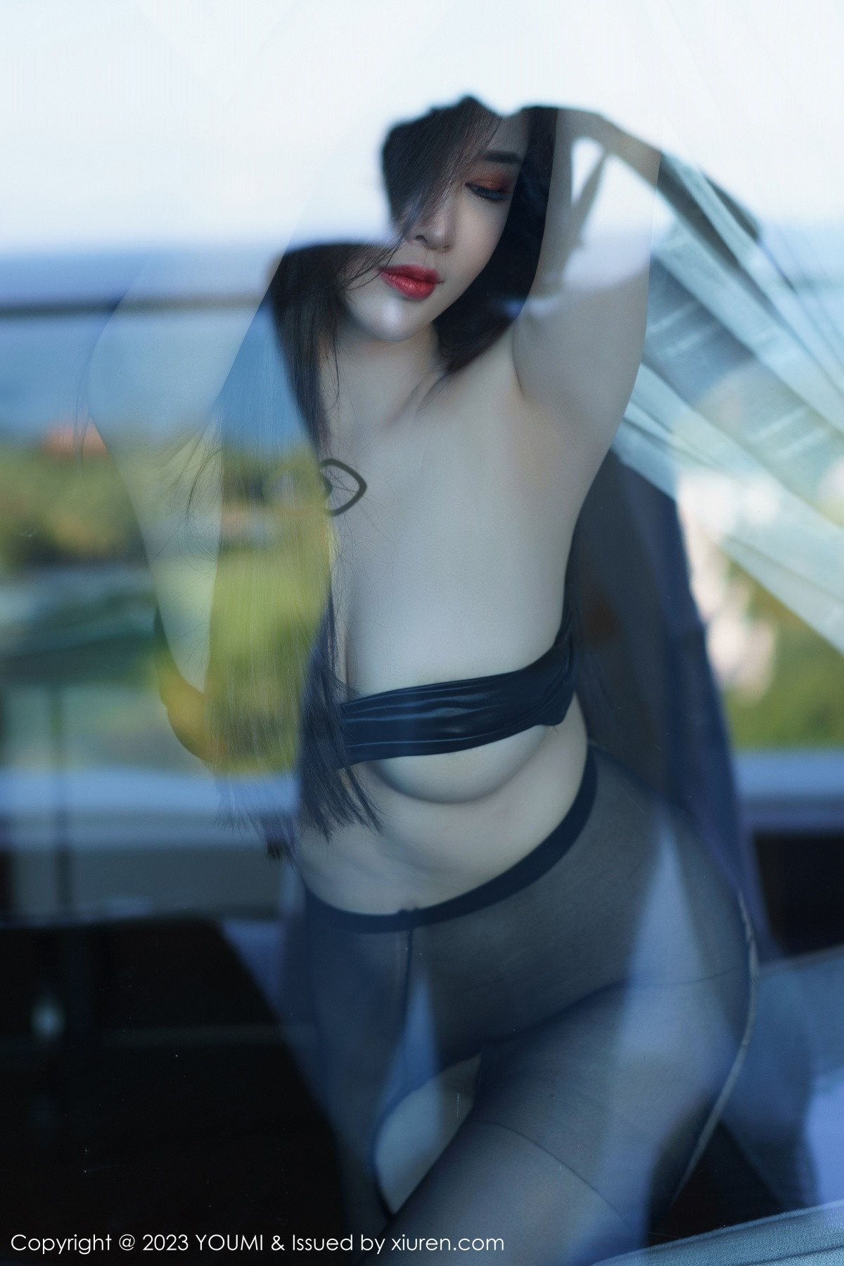 Xgyw.Net_[YouMi尤蜜荟]Vol.890_女神Carol周妍希白色上衣配黑短裙露性感内衣破烂黑丝诱惑写真97P