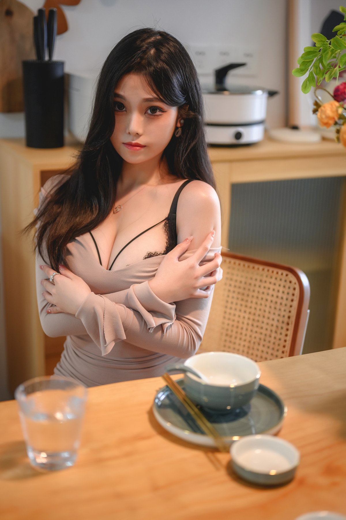 Xgyw.Net_萌系小姐姐蜜汁猫裘太太三部曲主题私房情趣女仆装露豪乳血滴子遮点诱惑写真121P