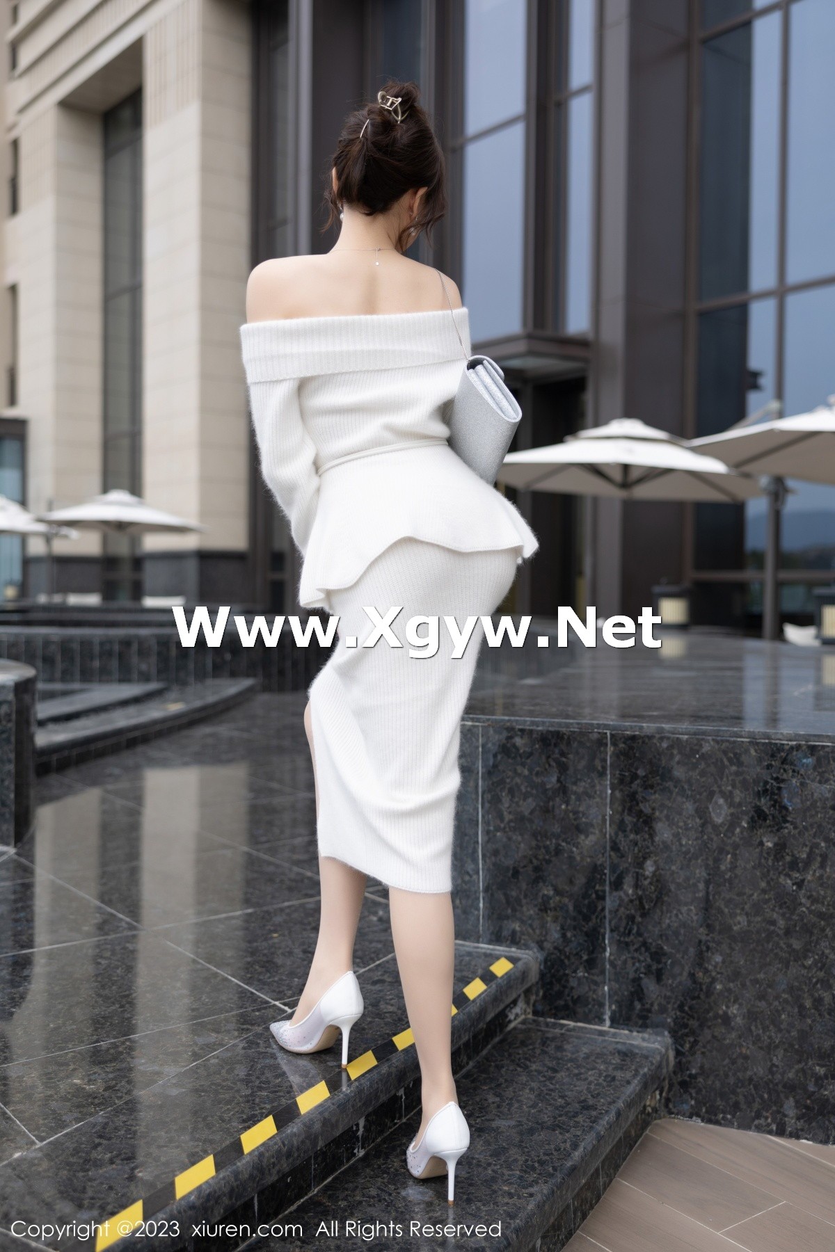 Xgyw.Net_XiuRen第6132期_女神徐莉芝Booty脱露肩连衣长裙露性感白色蕾丝内衣诱惑写真83P