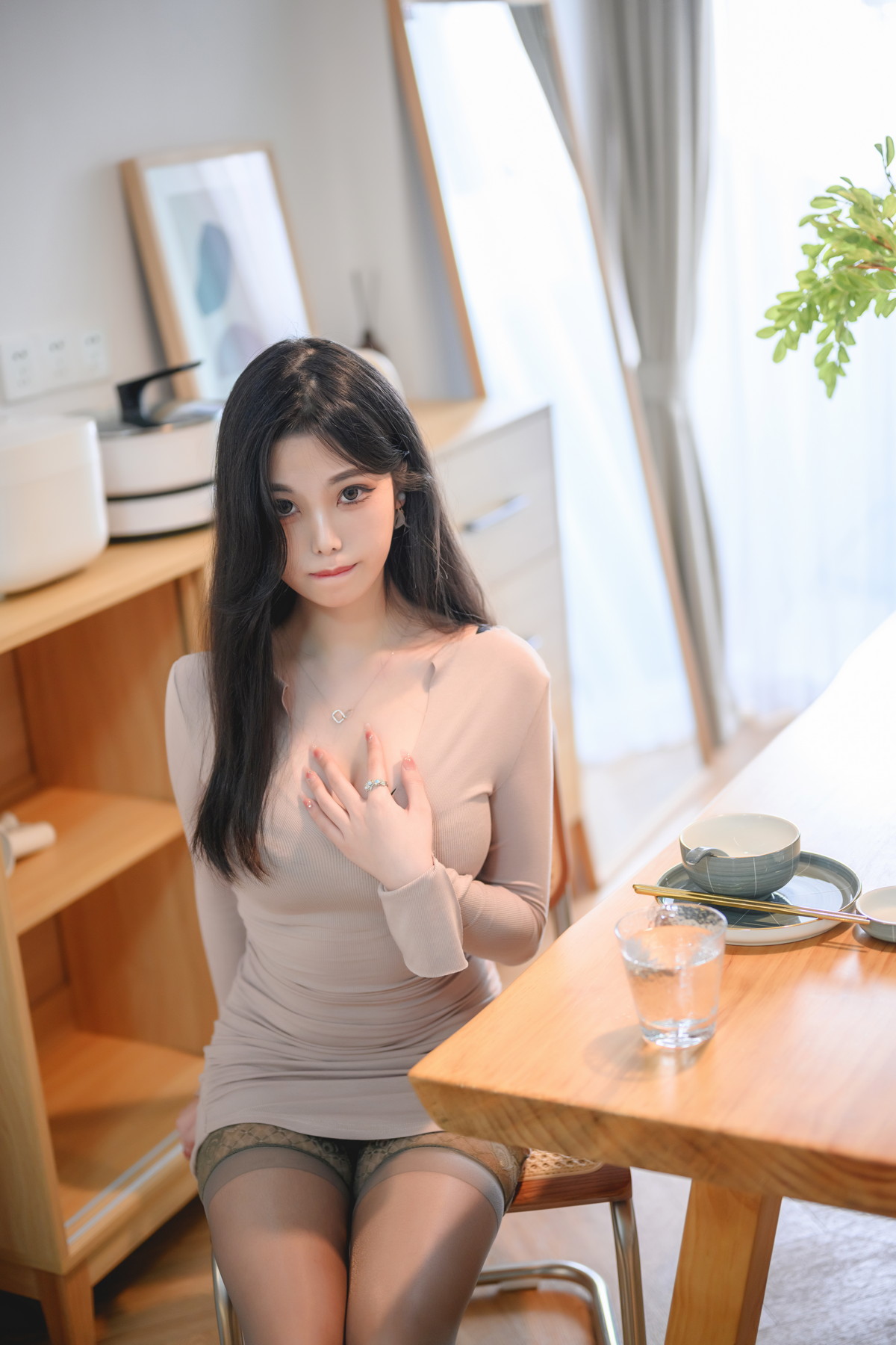 Xgyw.Net_萌系小姐姐蜜汁猫裘太太三部曲主题私房情趣女仆装露豪乳血滴子遮点诱惑写真121P