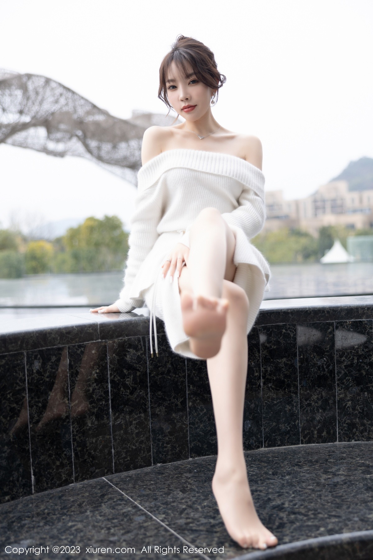 Xgyw.Net_XiuRen第6132期_女神徐莉芝Booty脱露肩连衣长裙露性感白色蕾丝内衣诱惑写真83P