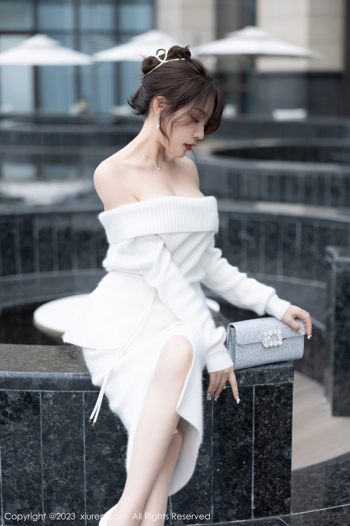 Xgyw.Net_XiuRen第6132期_女神徐莉芝Booty脱露肩连衣长裙露性感白色蕾丝内衣诱惑写真83P