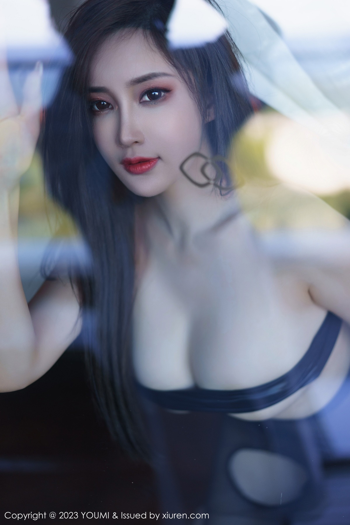 Xgyw.Net_[YouMi尤蜜荟]Vol.890_女神Carol周妍希白色上衣配黑短裙露性感内衣破烂黑丝诱惑写真97P