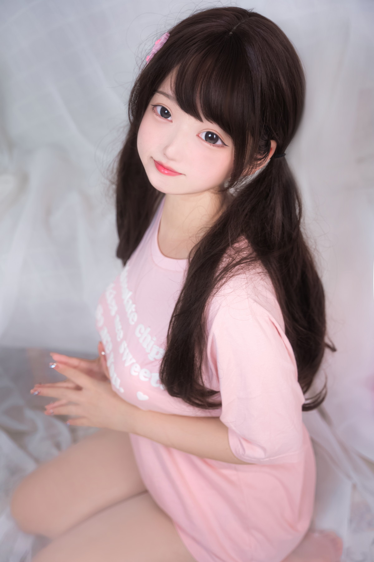 Xgyw.Net_网络美女Eloise软软乖乖的白丝主题私房性感短袖粉T配白丝袜秀美腿诱惑写真46P
