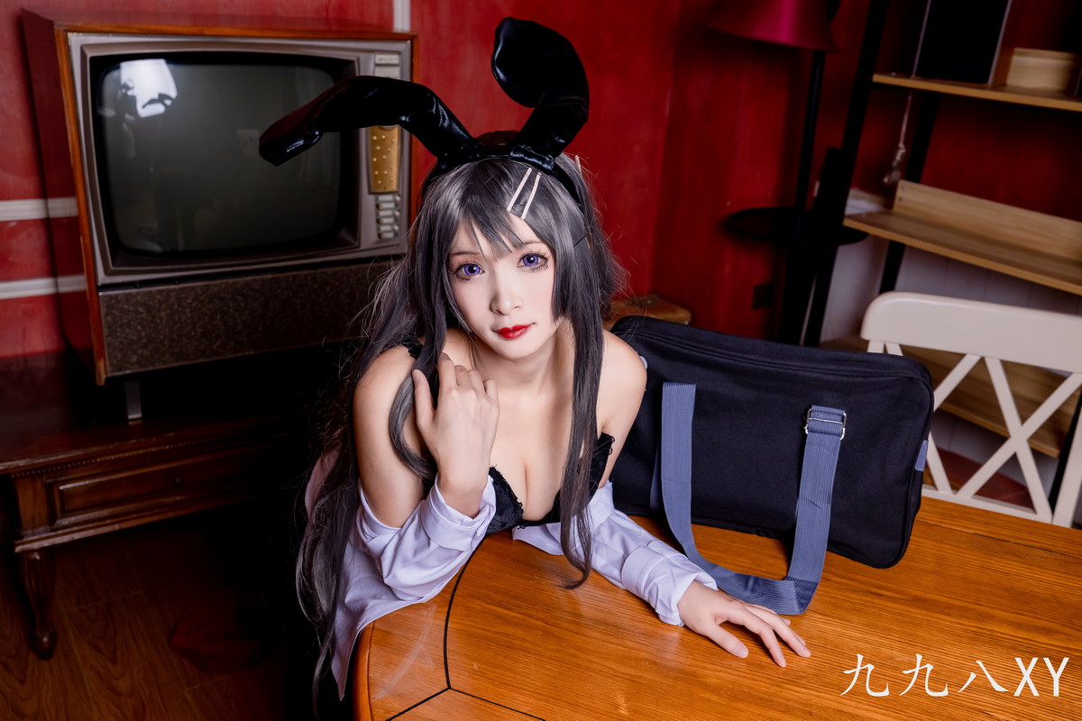 Xgyw.Net_动漫博主九九八XY麻衣学姐主题性感兔女郎装扮黑色短裙下超薄黑丝秀美腿写真46P