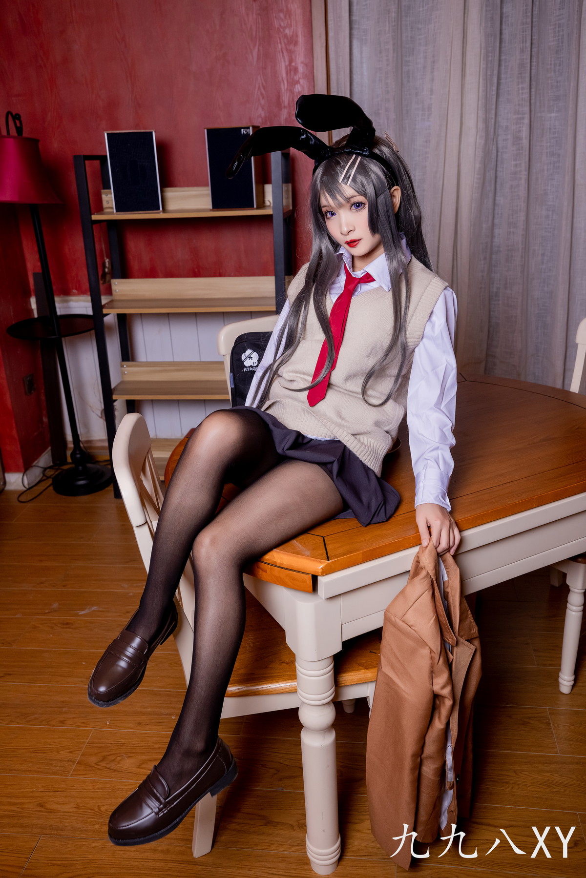 Xgyw.Net_动漫博主九九八XY麻衣学姐主题性感兔女郎装扮黑色短裙下超薄黑丝秀美腿写真46P