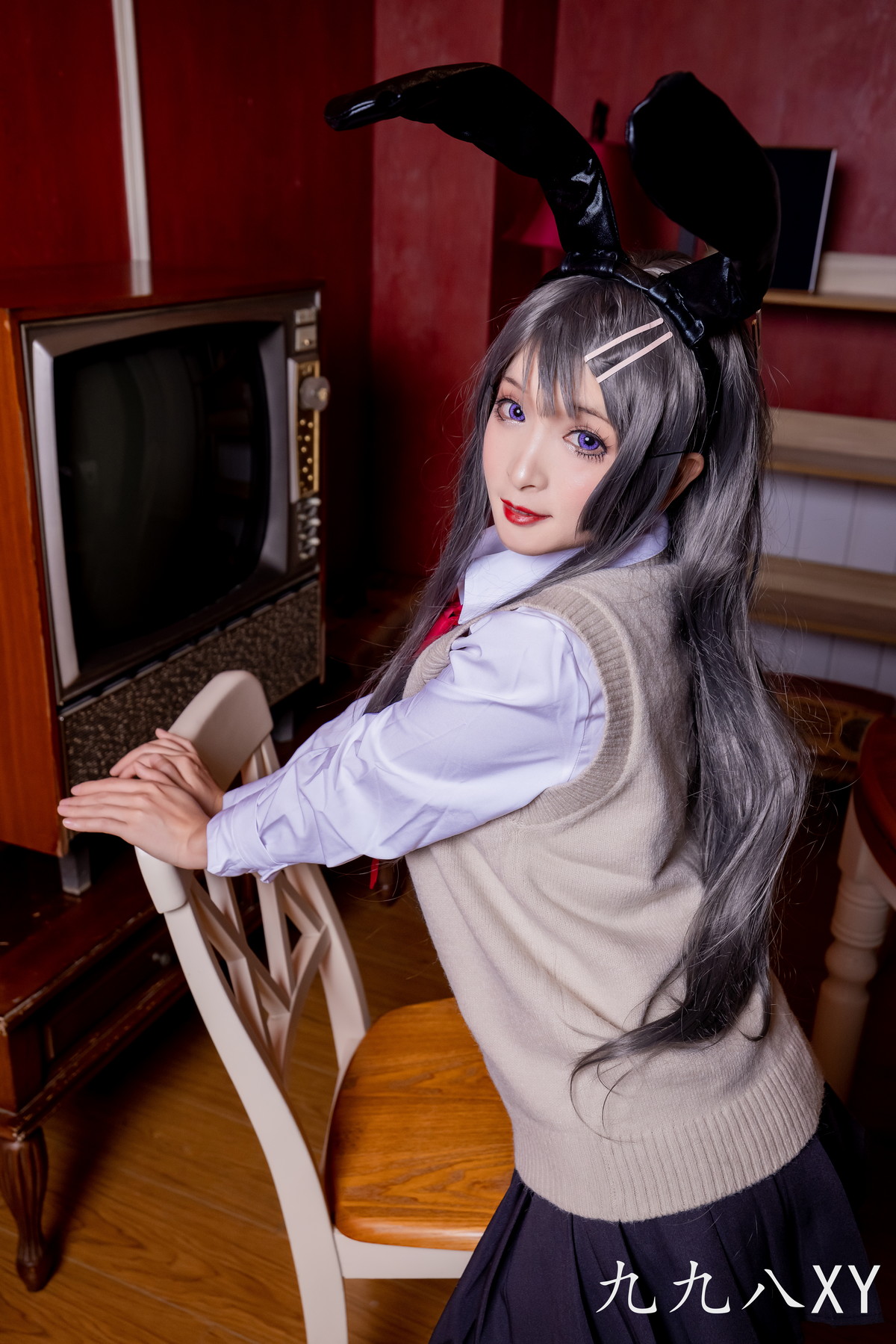 Xgyw.Net_动漫博主九九八XY麻衣学姐主题性感兔女郎装扮黑色短裙下超薄黑丝秀美腿写真46P