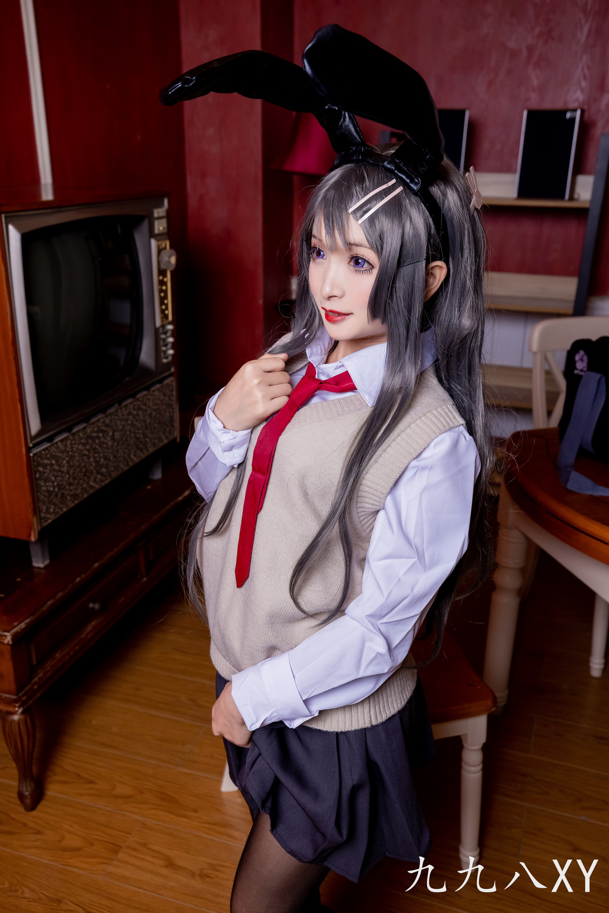 Xgyw.Net_动漫博主九九八XY麻衣学姐主题性感兔女郎装扮黑色短裙下超薄黑丝秀美腿写真46P