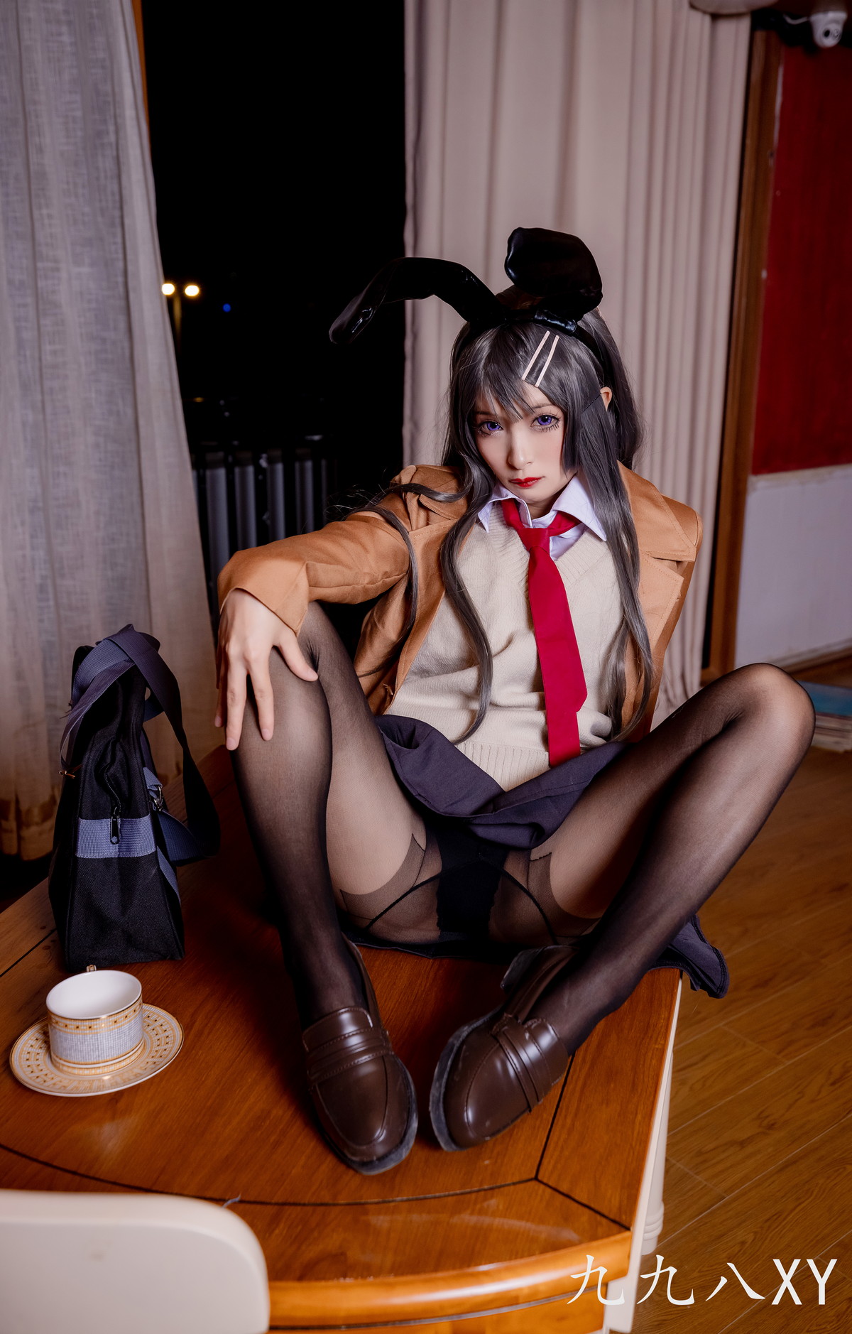 Xgyw.Net_动漫博主九九八XY麻衣学姐主题性感兔女郎装扮黑色短裙下超薄黑丝秀美腿写真46P
