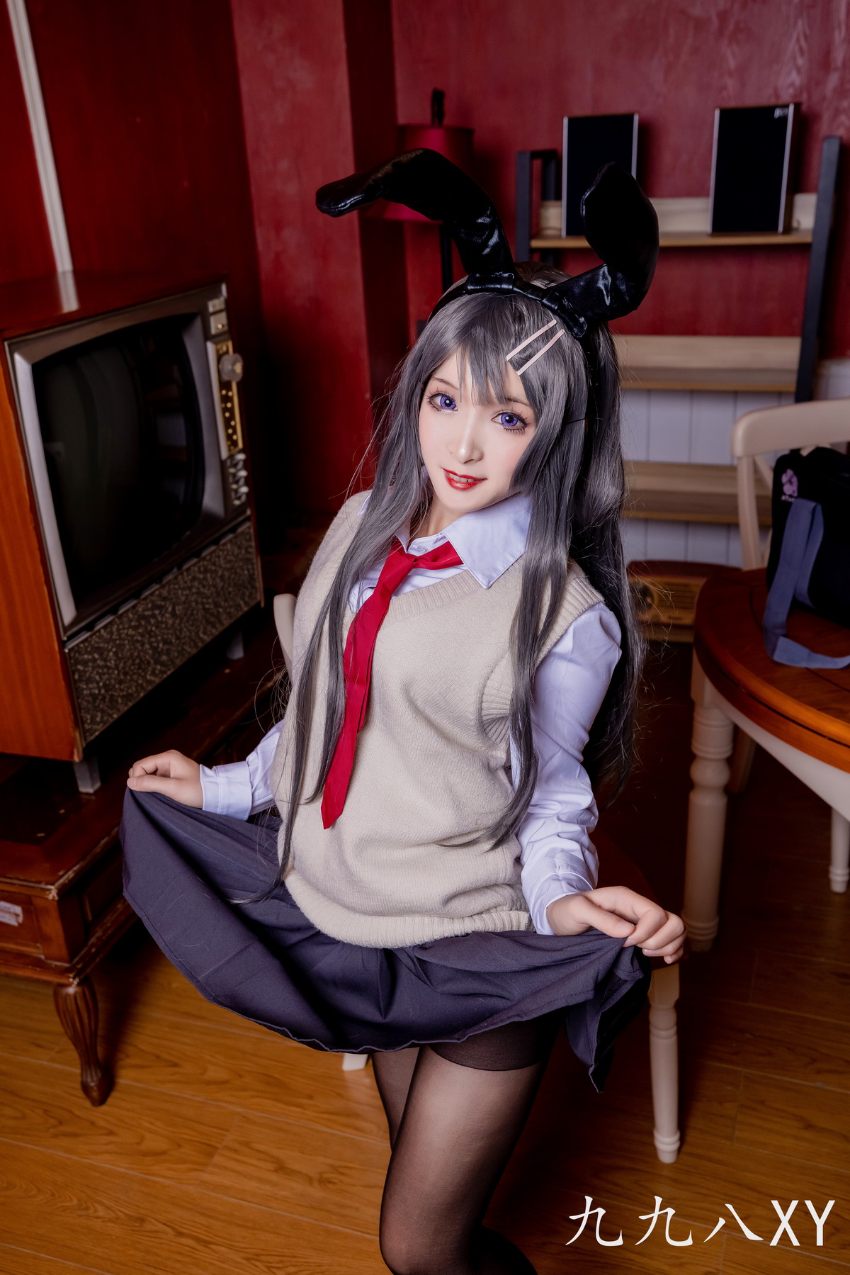 Xgyw.Net_动漫博主九九八XY麻衣学姐主题性感兔女郎装扮黑色短裙下超薄黑丝秀美腿写真46P