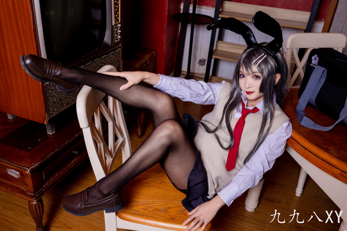 Xgyw.Net_动漫博主九九八XY麻衣学姐主题性感兔女郎装扮黑色短裙下超薄黑丝秀美腿写真46P