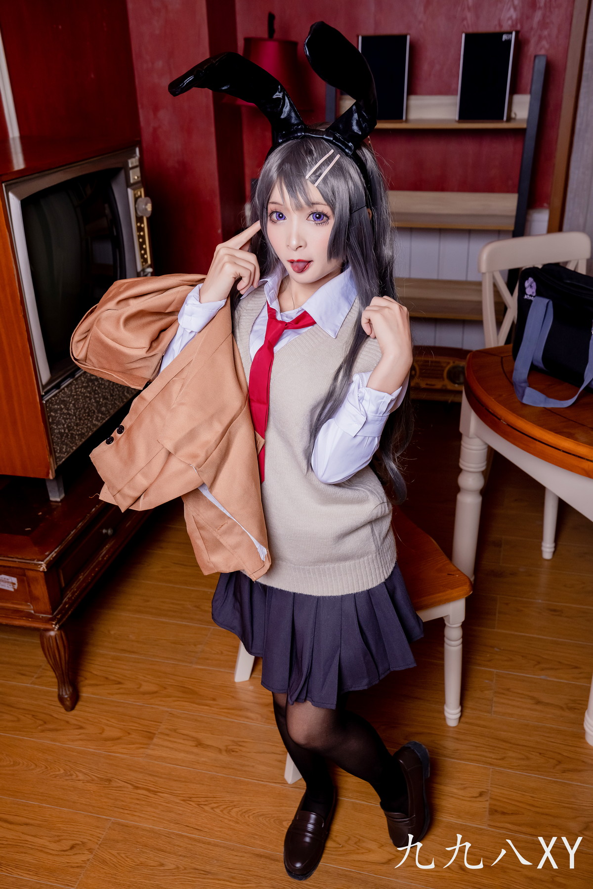 Xgyw.Net_动漫博主九九八XY麻衣学姐主题性感兔女郎装扮黑色短裙下超薄黑丝秀美腿写真46P