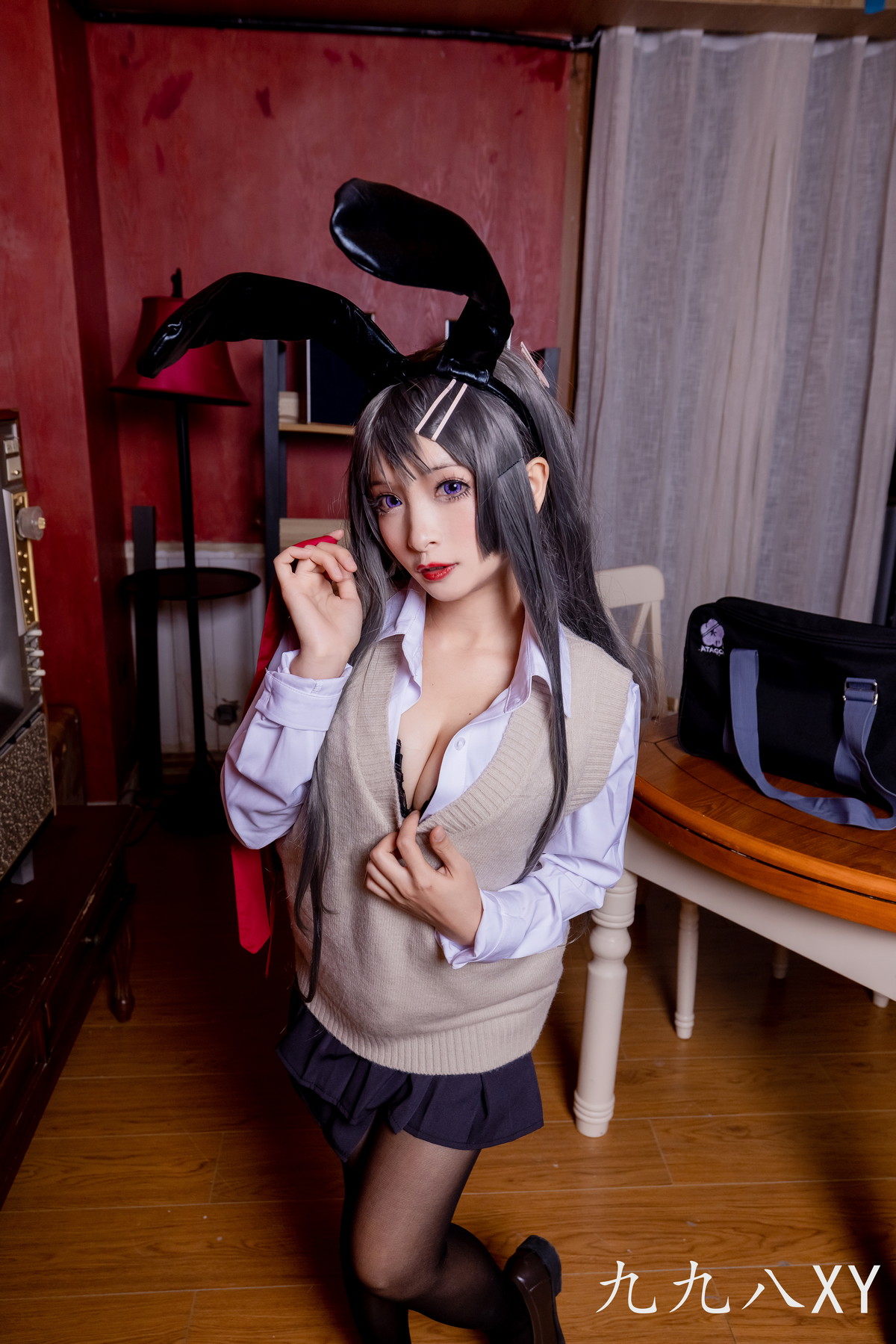 Xgyw.Net_动漫博主九九八XY麻衣学姐主题性感兔女郎装扮黑色短裙下超薄黑丝秀美腿写真46P