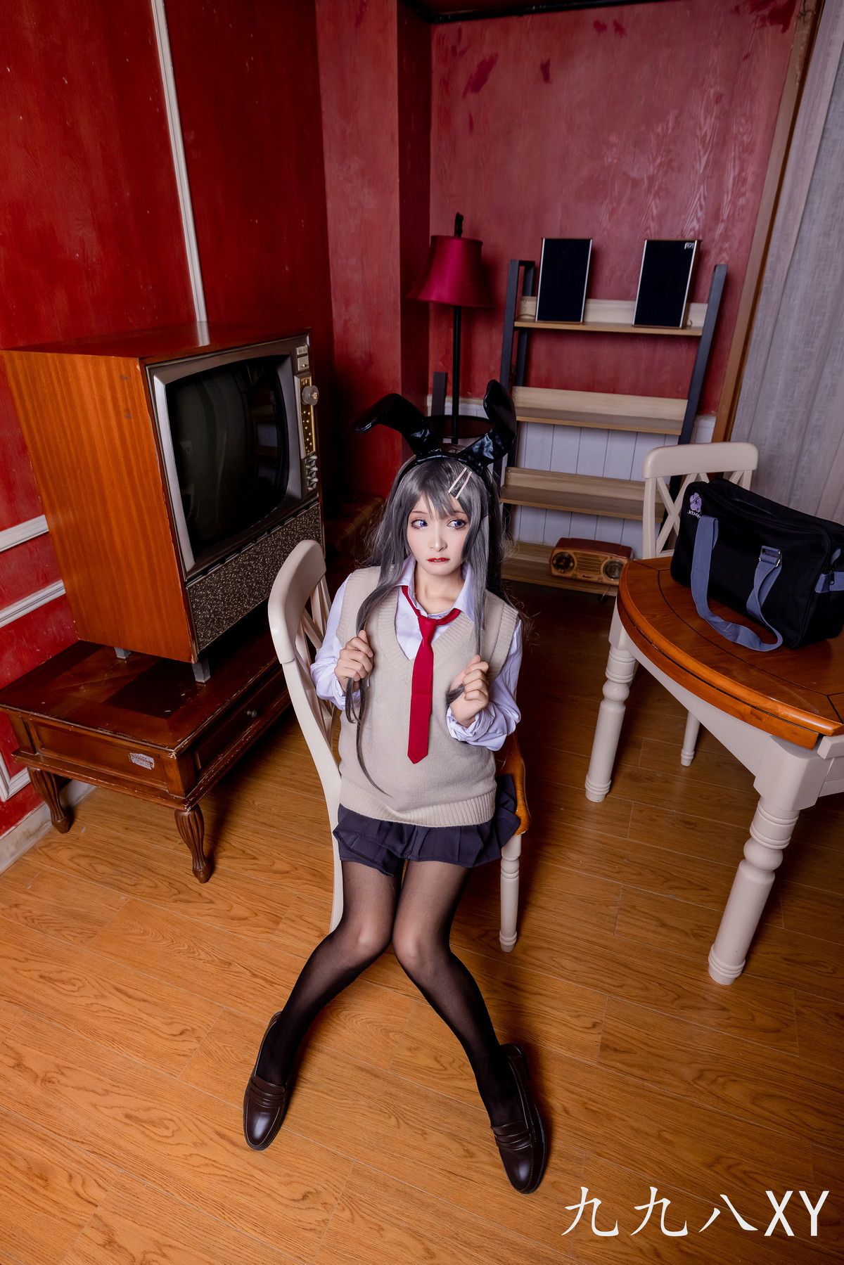 Xgyw.Net_动漫博主九九八XY麻衣学姐主题性感兔女郎装扮黑色短裙下超薄黑丝秀美腿写真46P