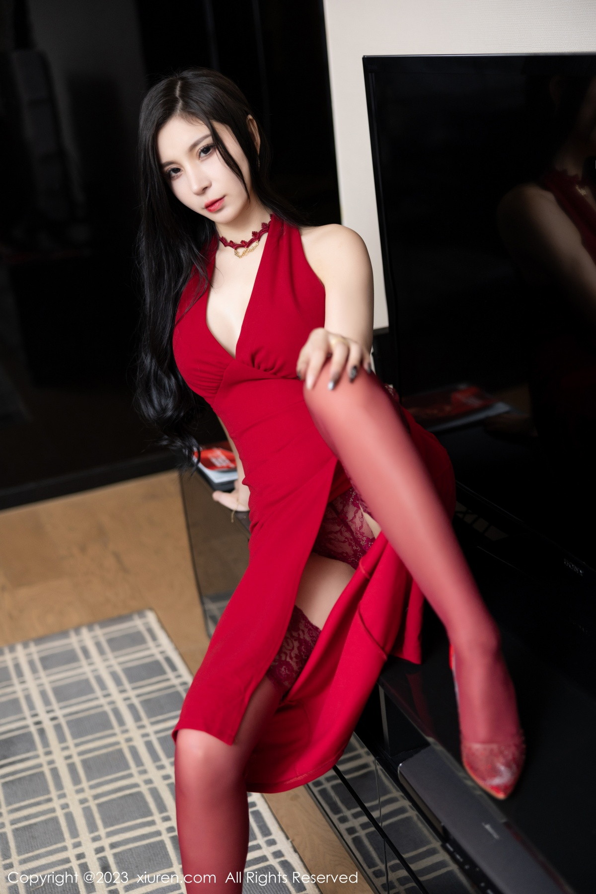 Xgyw.Net_XiuRen第6140期_模特小蛮妖Yummy红色连衣短裙露红色蕾丝内衣惹火诱惑写真82P